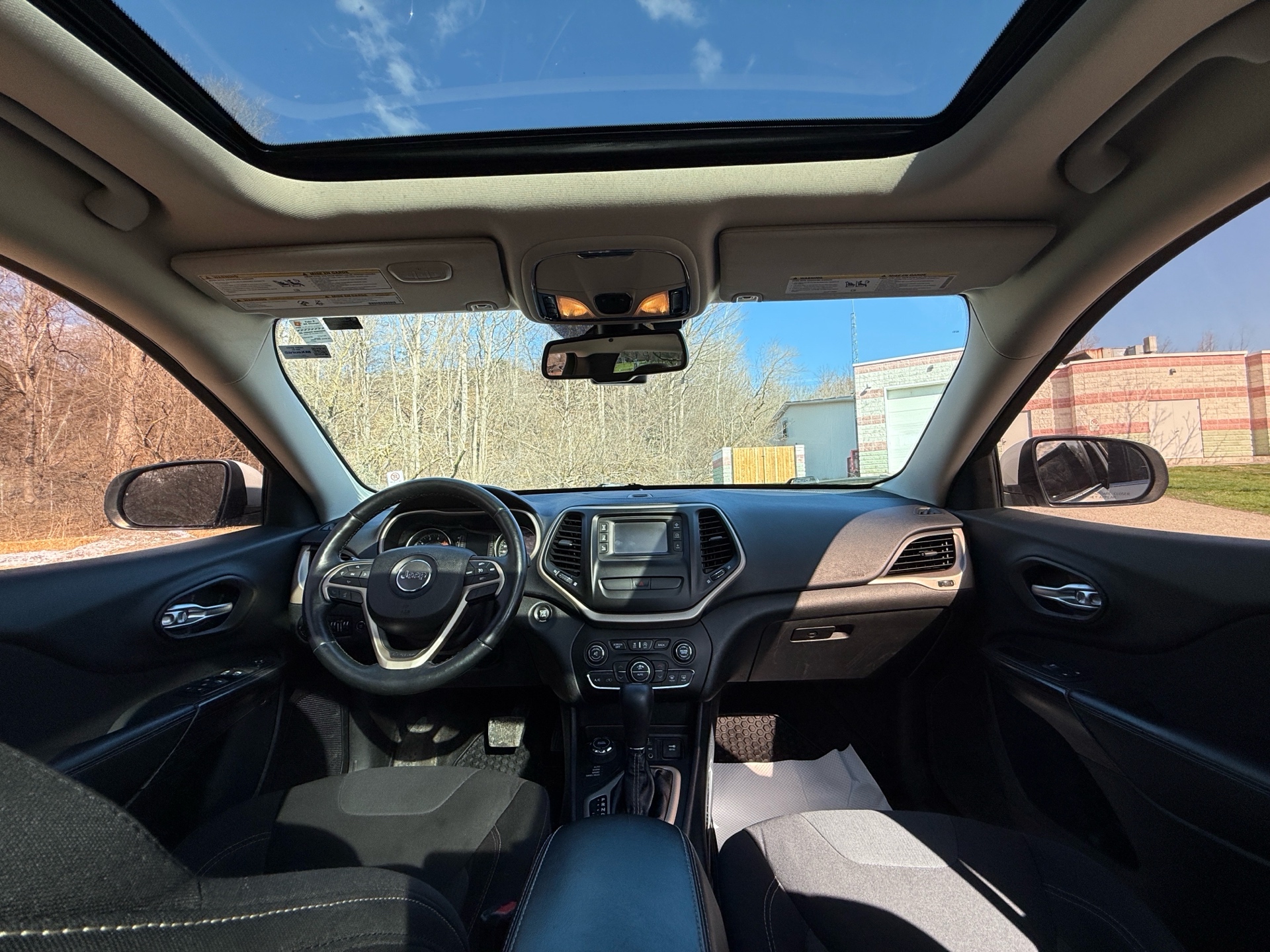 /canadacars/2016-Jeep-Cherokee-05606700709461743.jpg