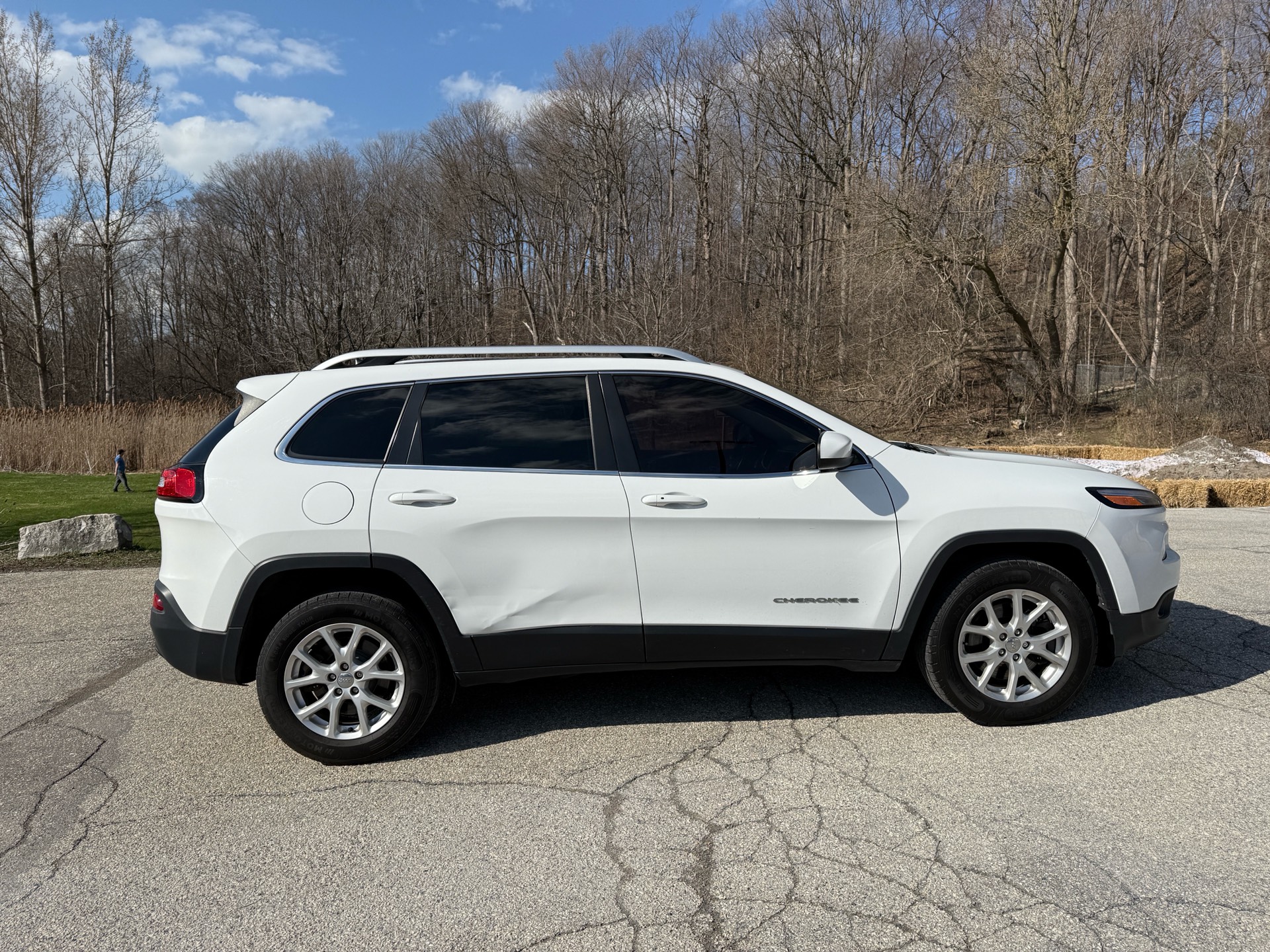 /canadacars/2016-Jeep-Cherokee-21431059642402928.jpg