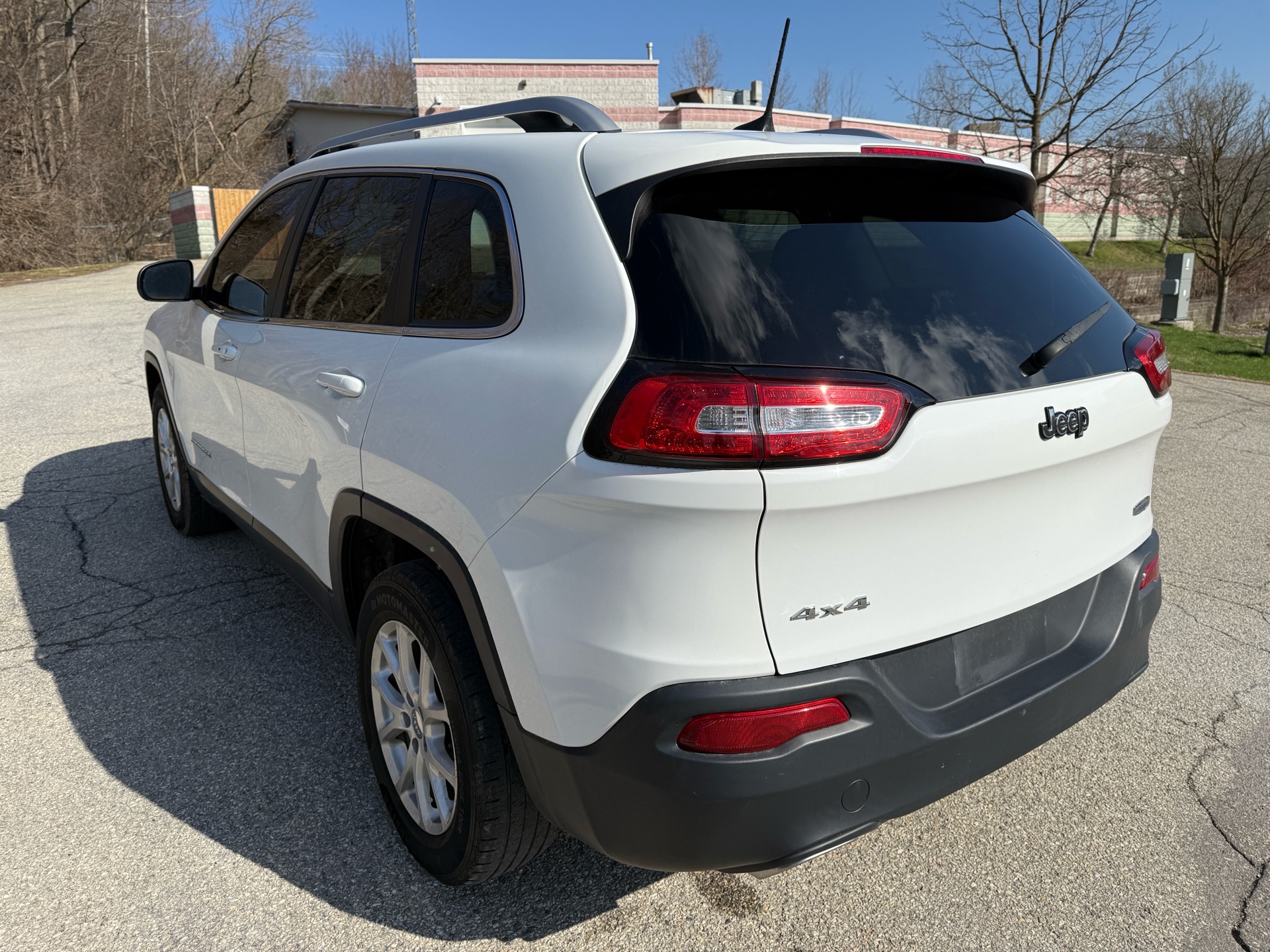 /canadacars/2016-Jeep-Cherokee-2837378389330165.jpg
