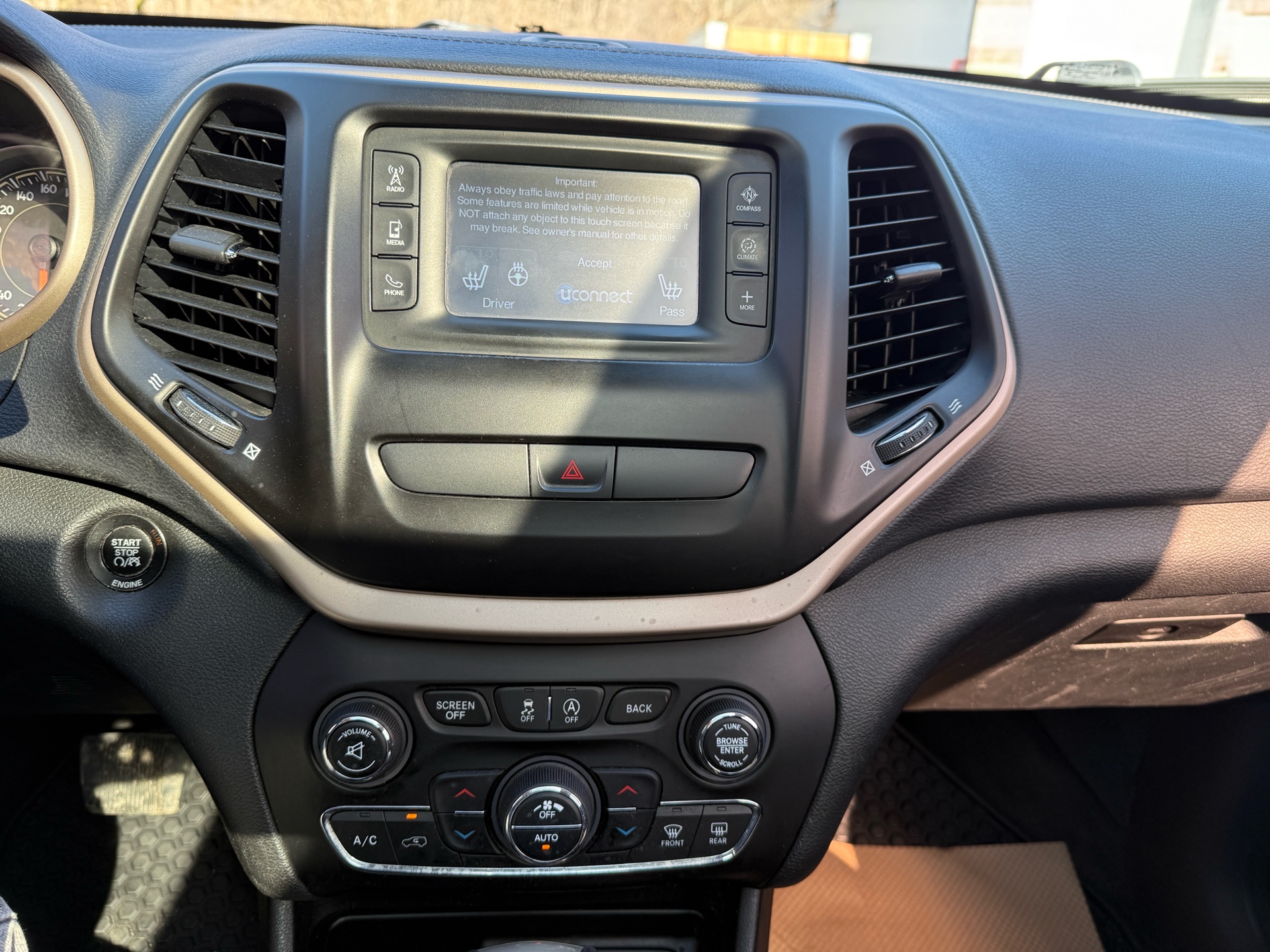 /canadacars/2016-Jeep-Cherokee-3432625111199892.jpg