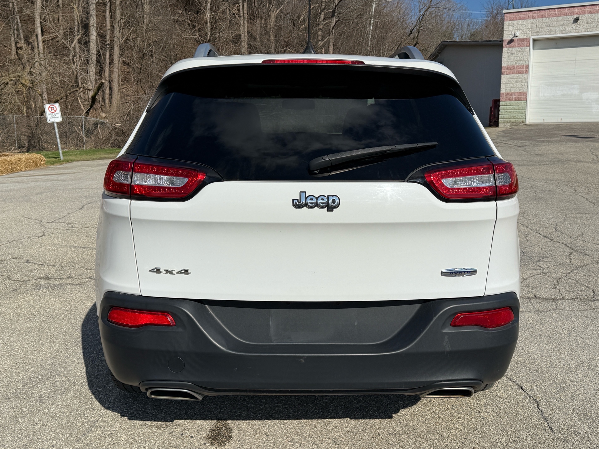 /canadacars/2016-Jeep-Cherokee-4236388889447631.jpg