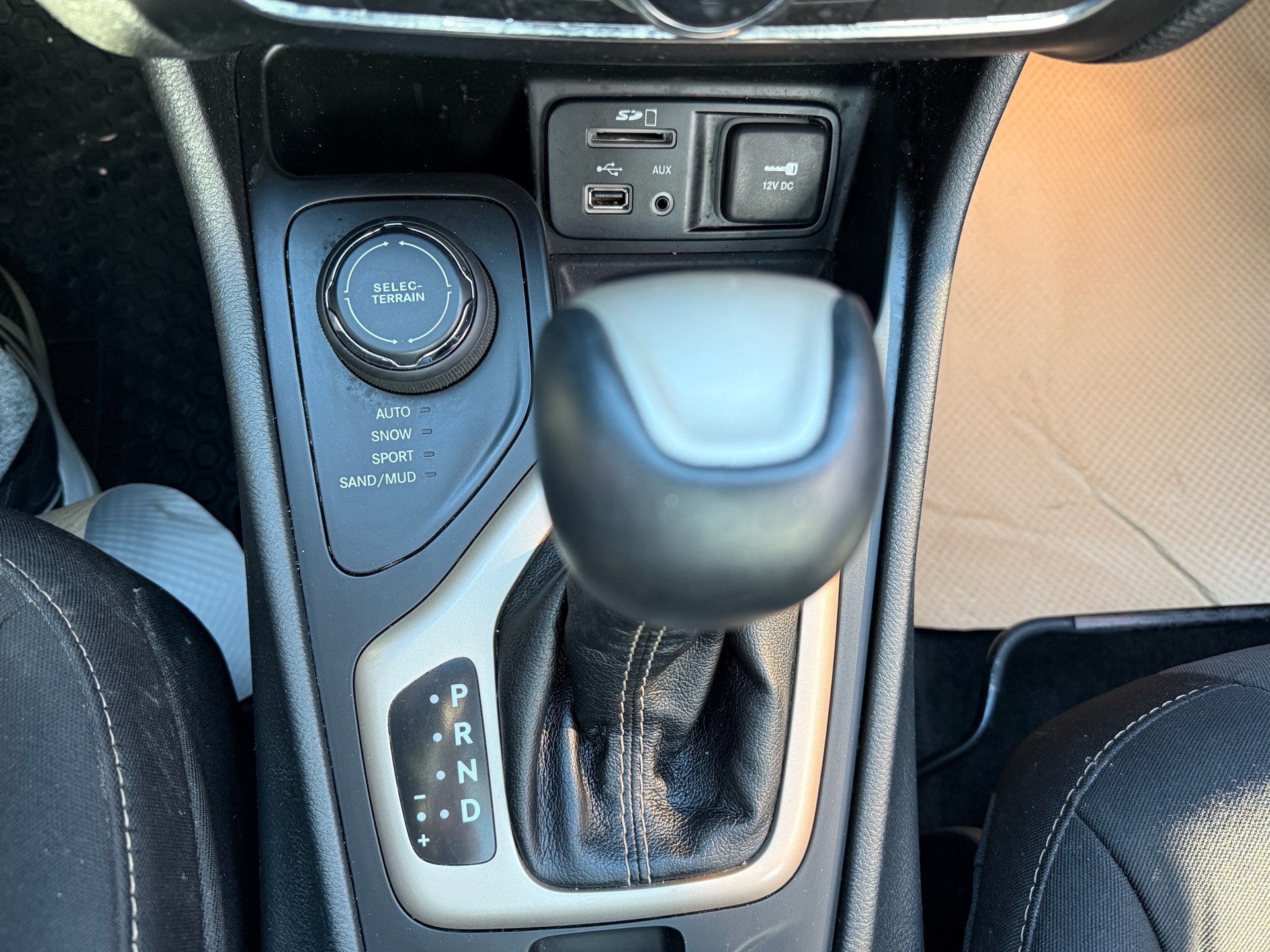 /canadacars/2016-Jeep-Cherokee-5100271808860724.jpg