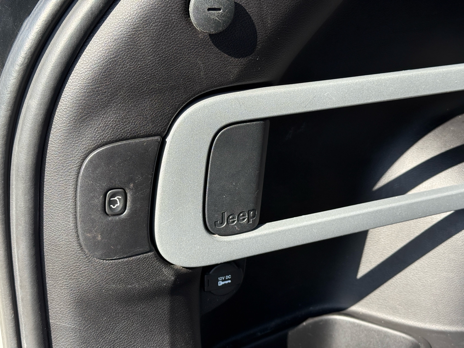 /canadacars/2016-Jeep-Cherokee-6258680952873481.jpg