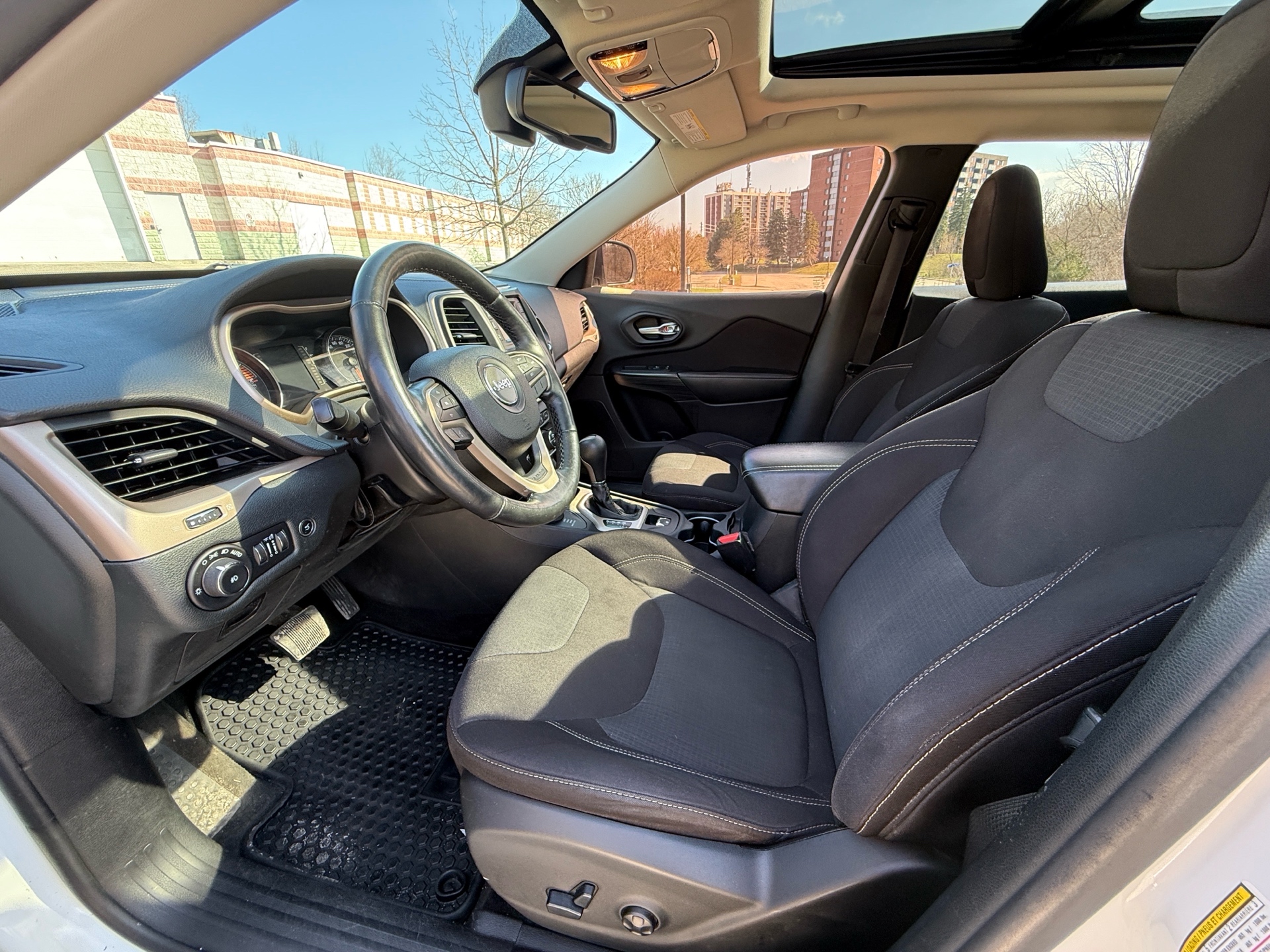 /canadacars/2016-Jeep-Cherokee-6894825594745138.jpg
