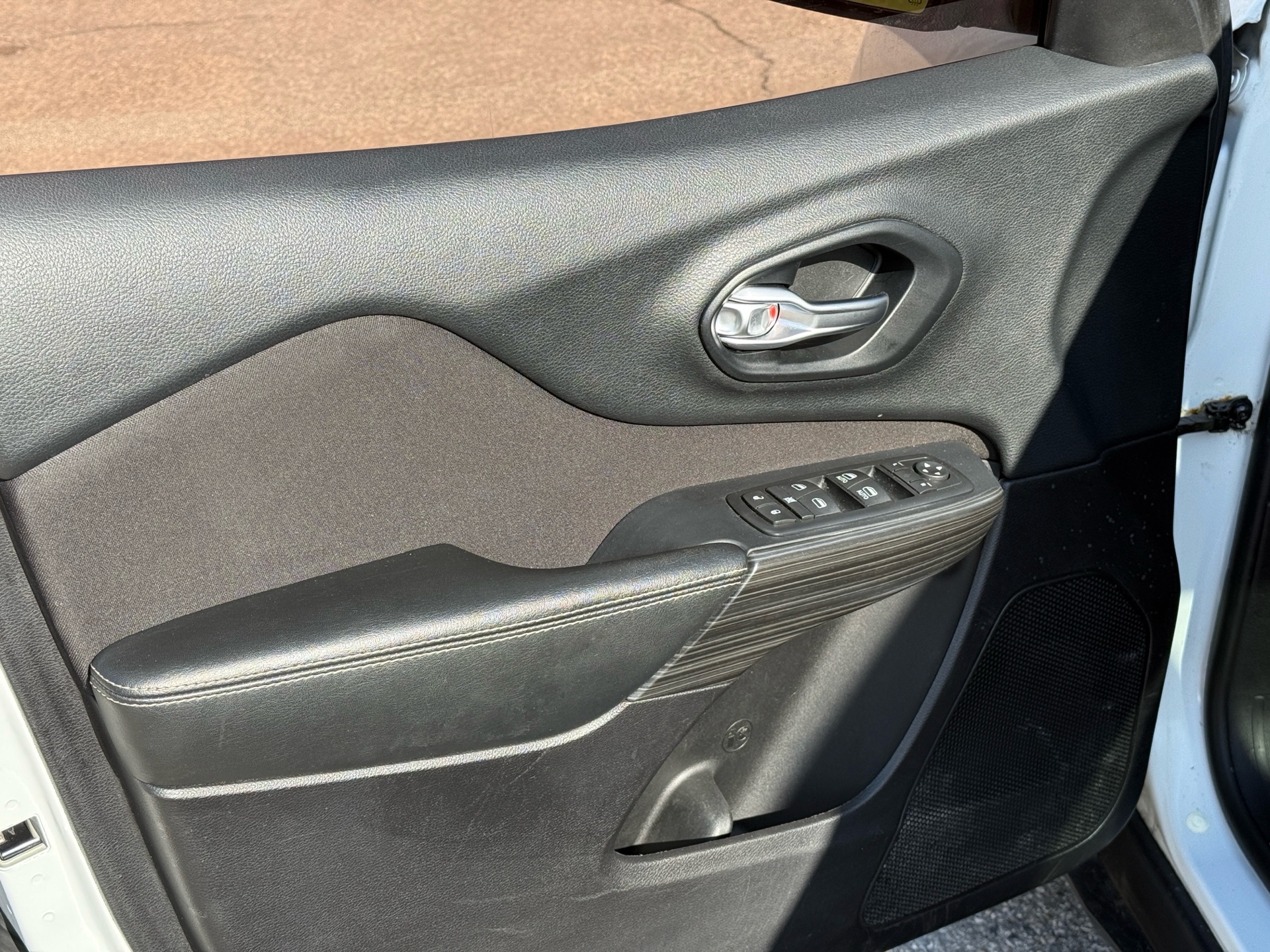 /canadacars/2016-Jeep-Cherokee-7733254644030241.jpg