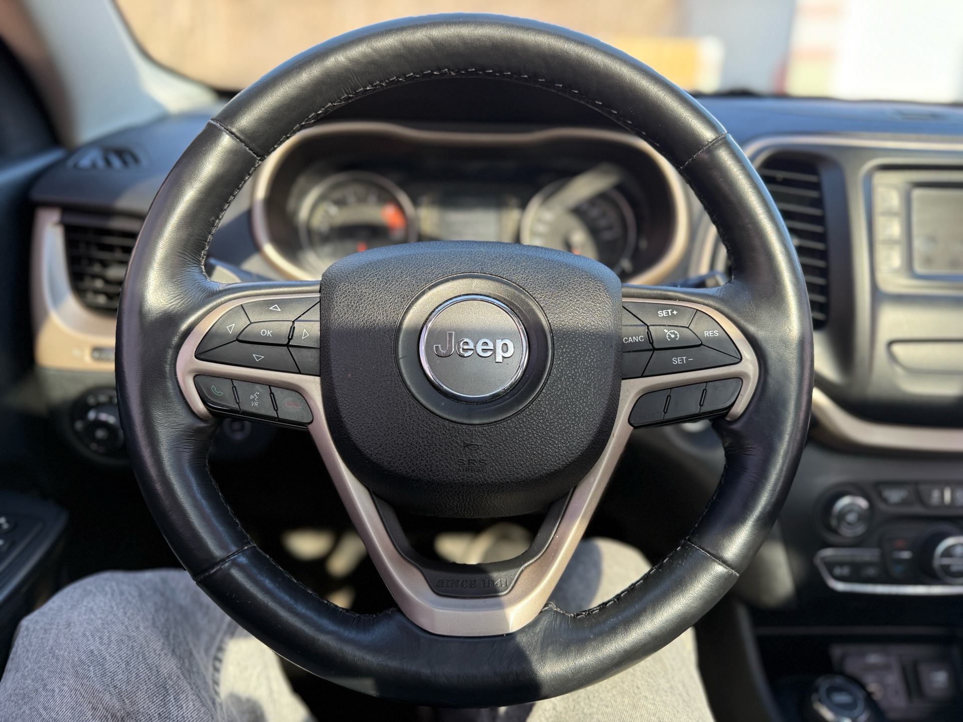 /canadacars/2016-Jeep-Cherokee-9808676438181718.jpg