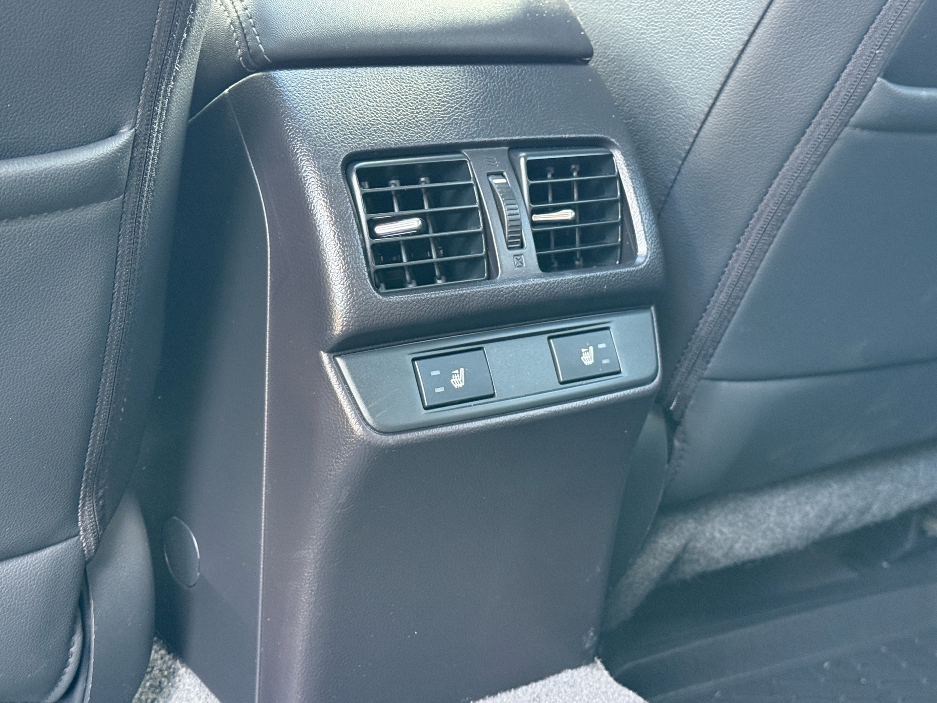 /canadacars/2016-Subaru-Outback-01001403754495156.jpg