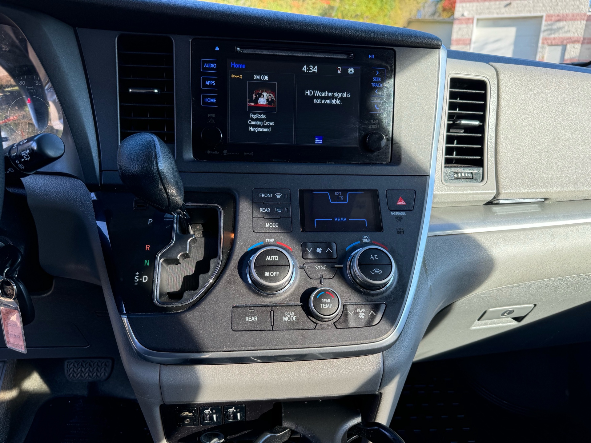 /canadacars/2016-Toyota-Sienna-06513362747905971.jpg