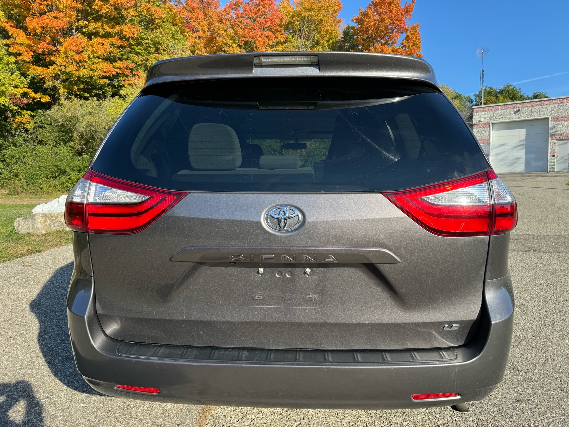 /canadacars/2016-Toyota-Sienna-38162987193187026.jpg