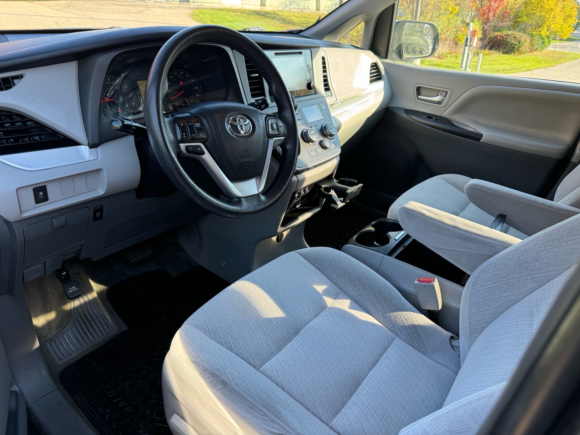 /canadacars/2016-Toyota-Sienna-5191804853679849.jpg