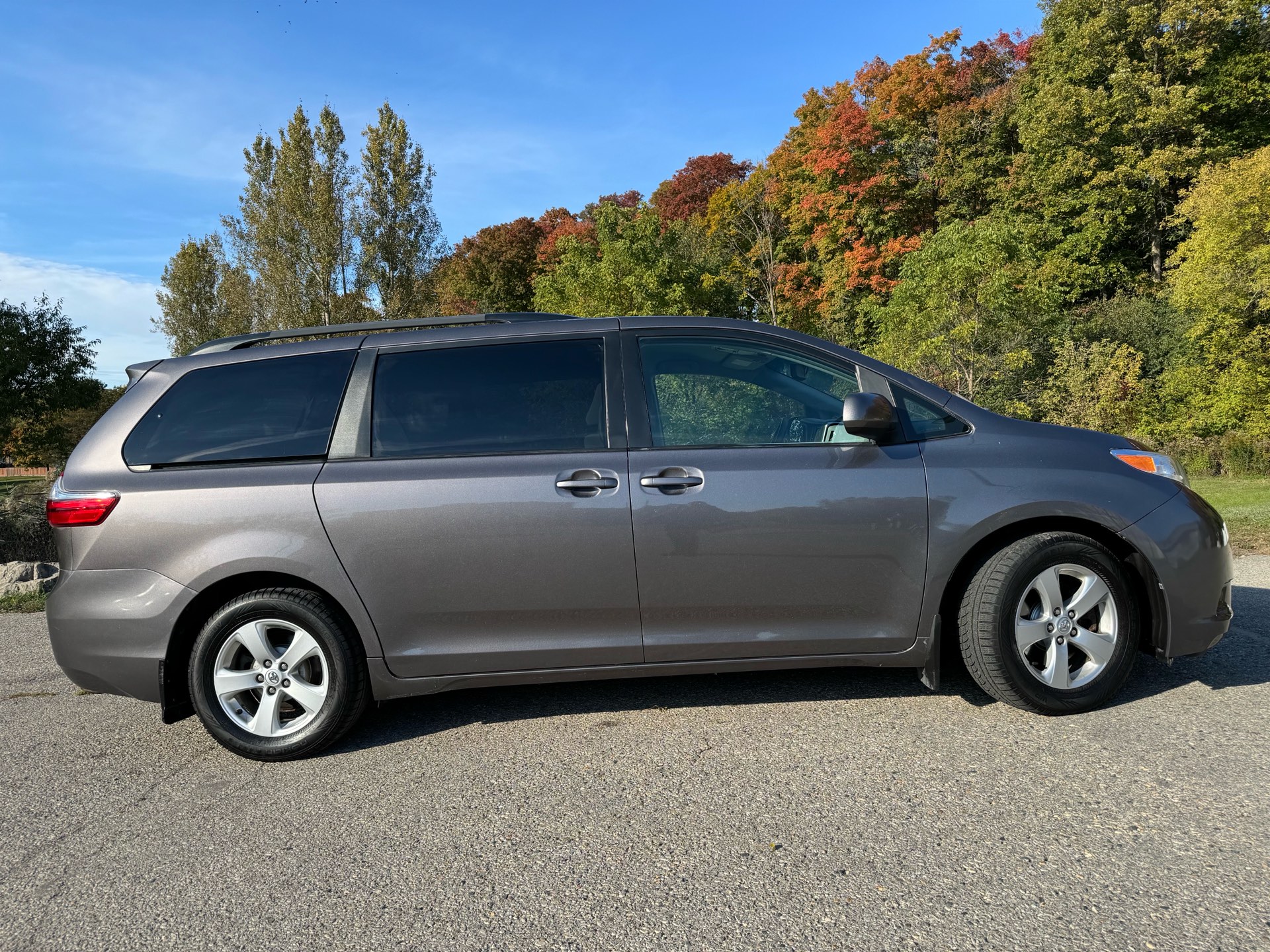 /canadacars/2016-Toyota-Sienna-8535410823419134.jpg