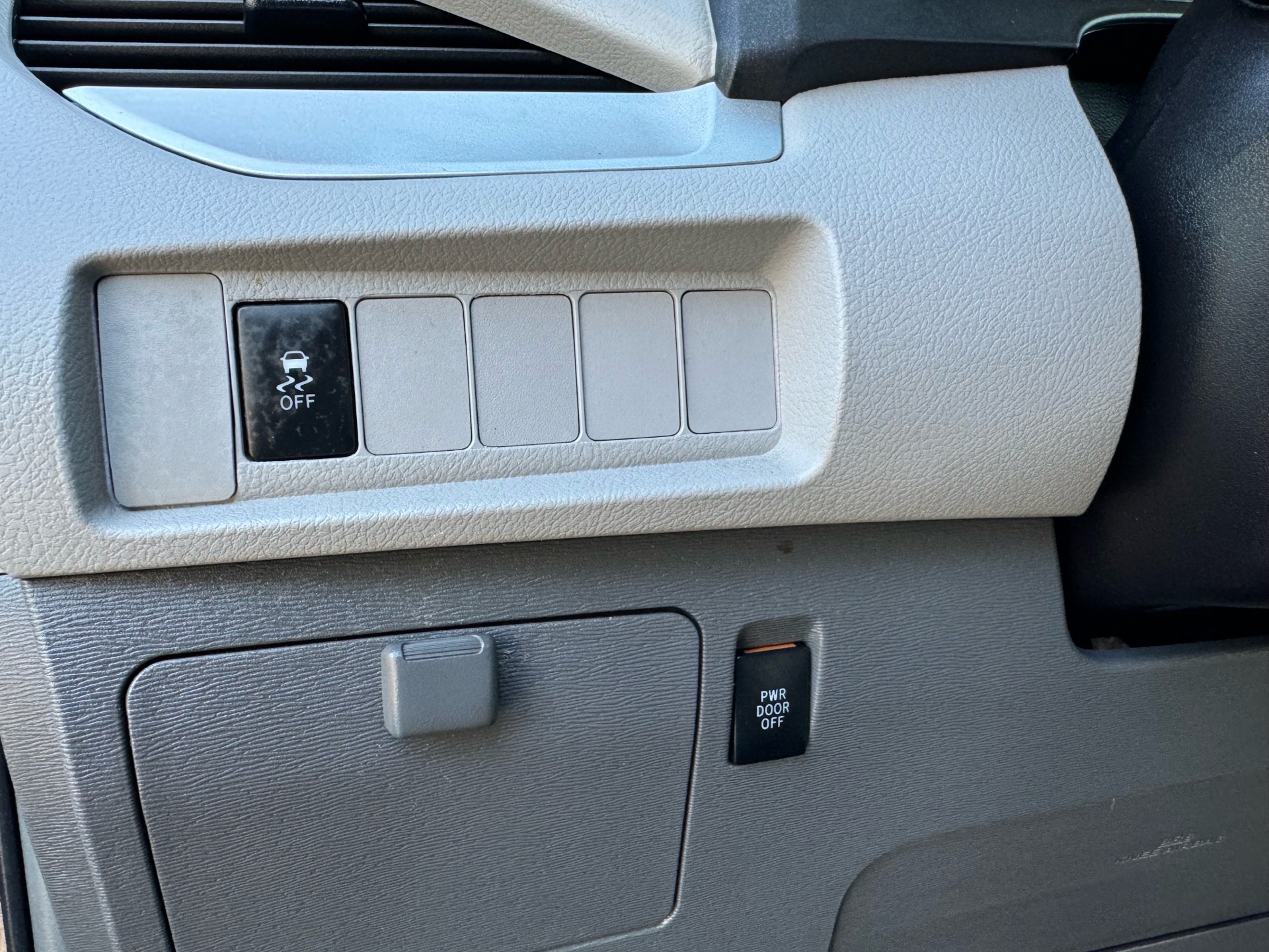 /canadacars/2016-Toyota-Sienna-9383303786142605.jpg