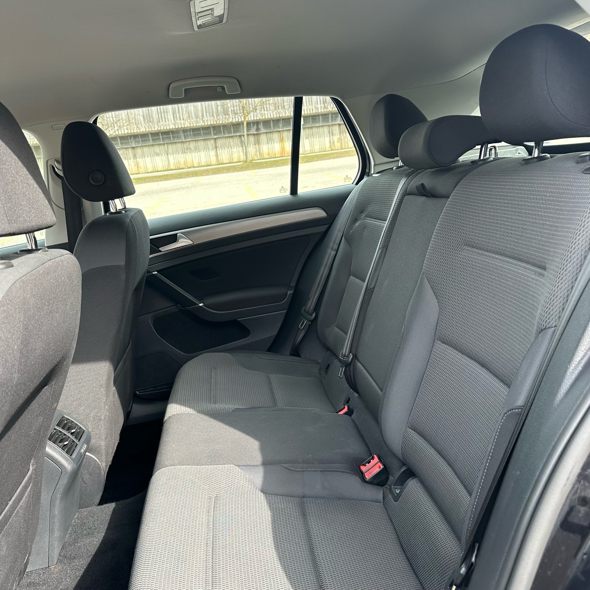 /canadacars/2016-Volkswagen-Golf-16626150993845212.jpg