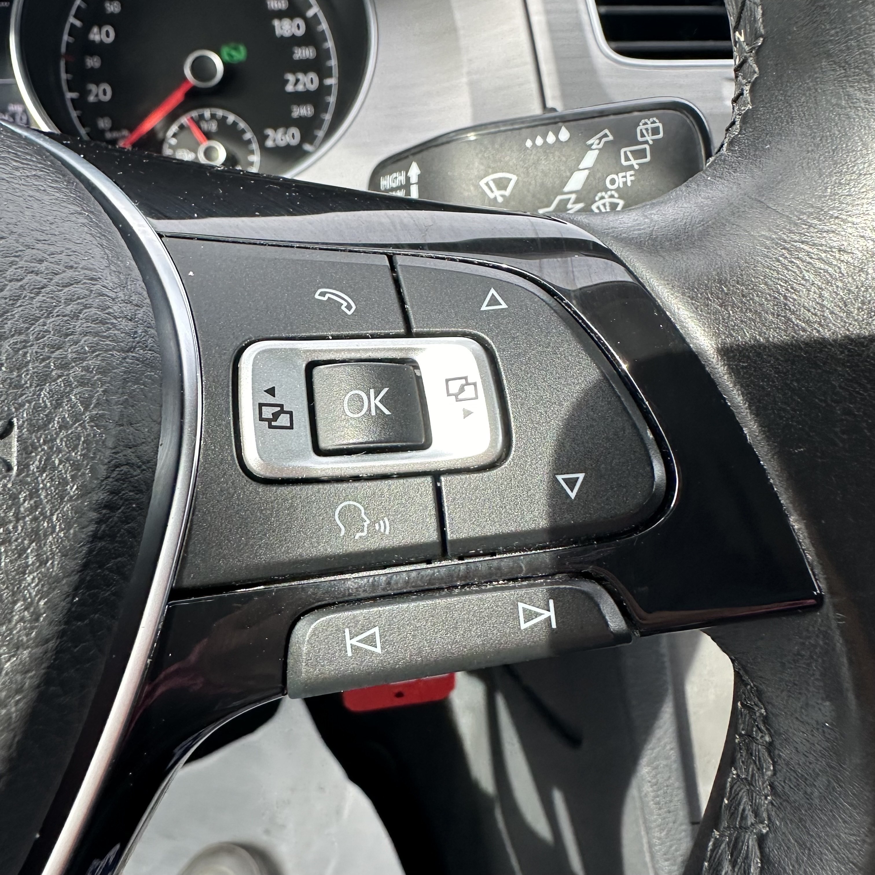 /canadacars/2016-Volkswagen-Golf-6388924071960267.jpg