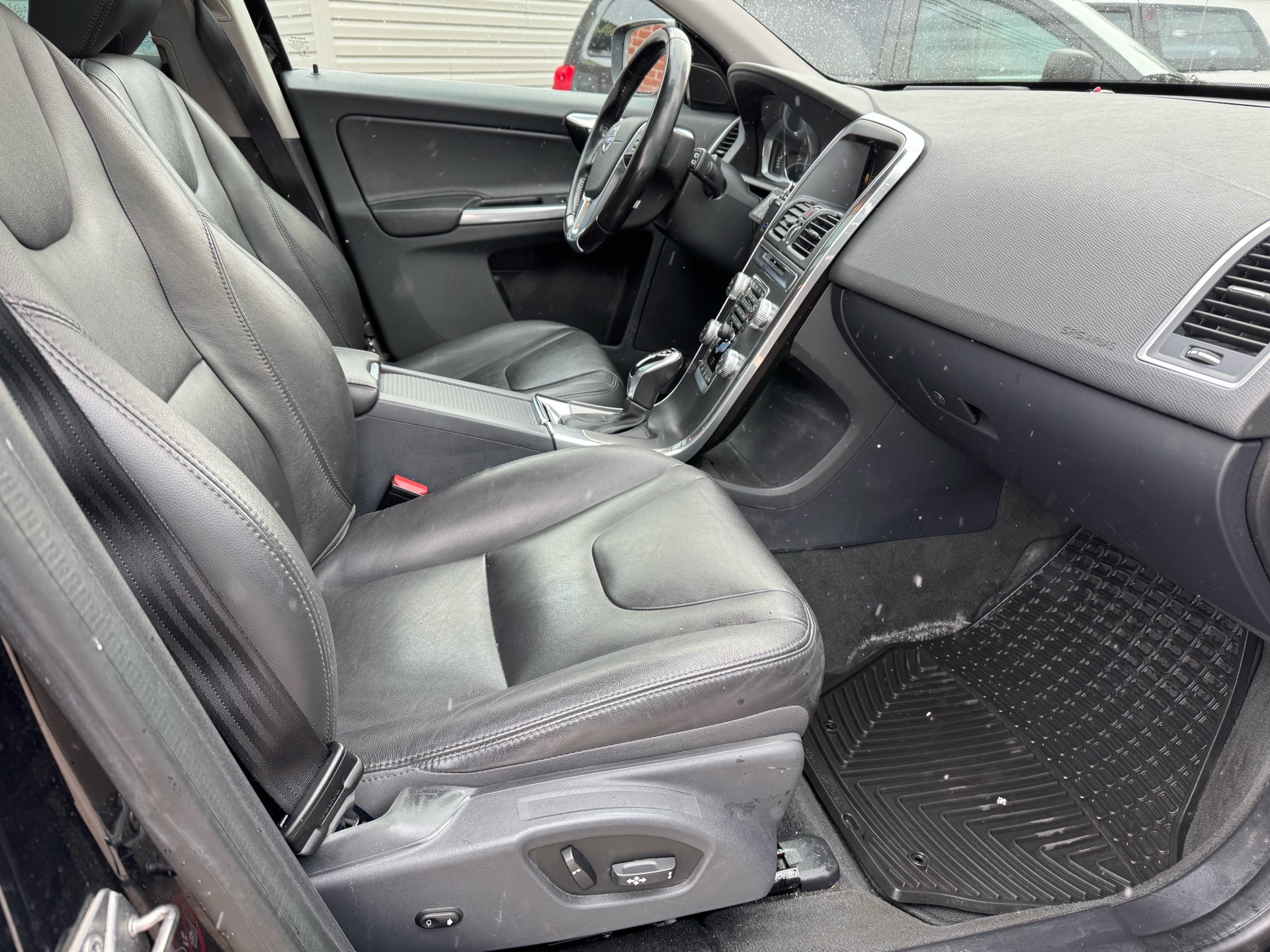 /canadacars/2016-Volvo-XC60-8170951470435339.jpg