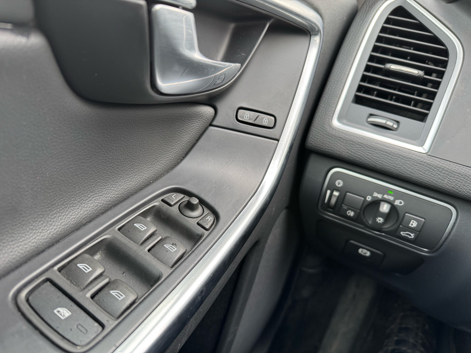 /canadacars/2016-Volvo-XC60-9997553472634733.jpg