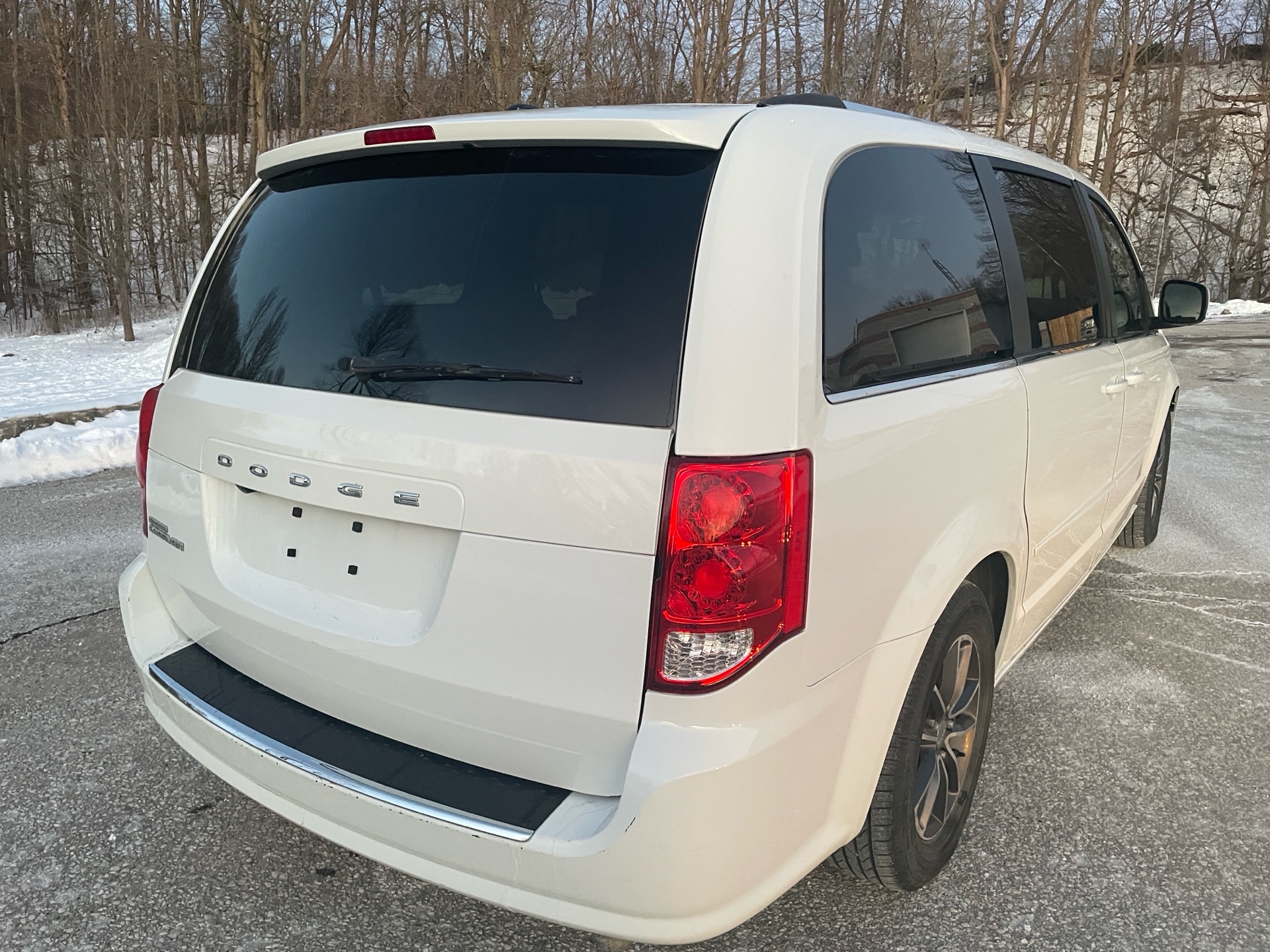 /canadacars/2017-Dodge-GrandCaravan-49868034796157046.jpg