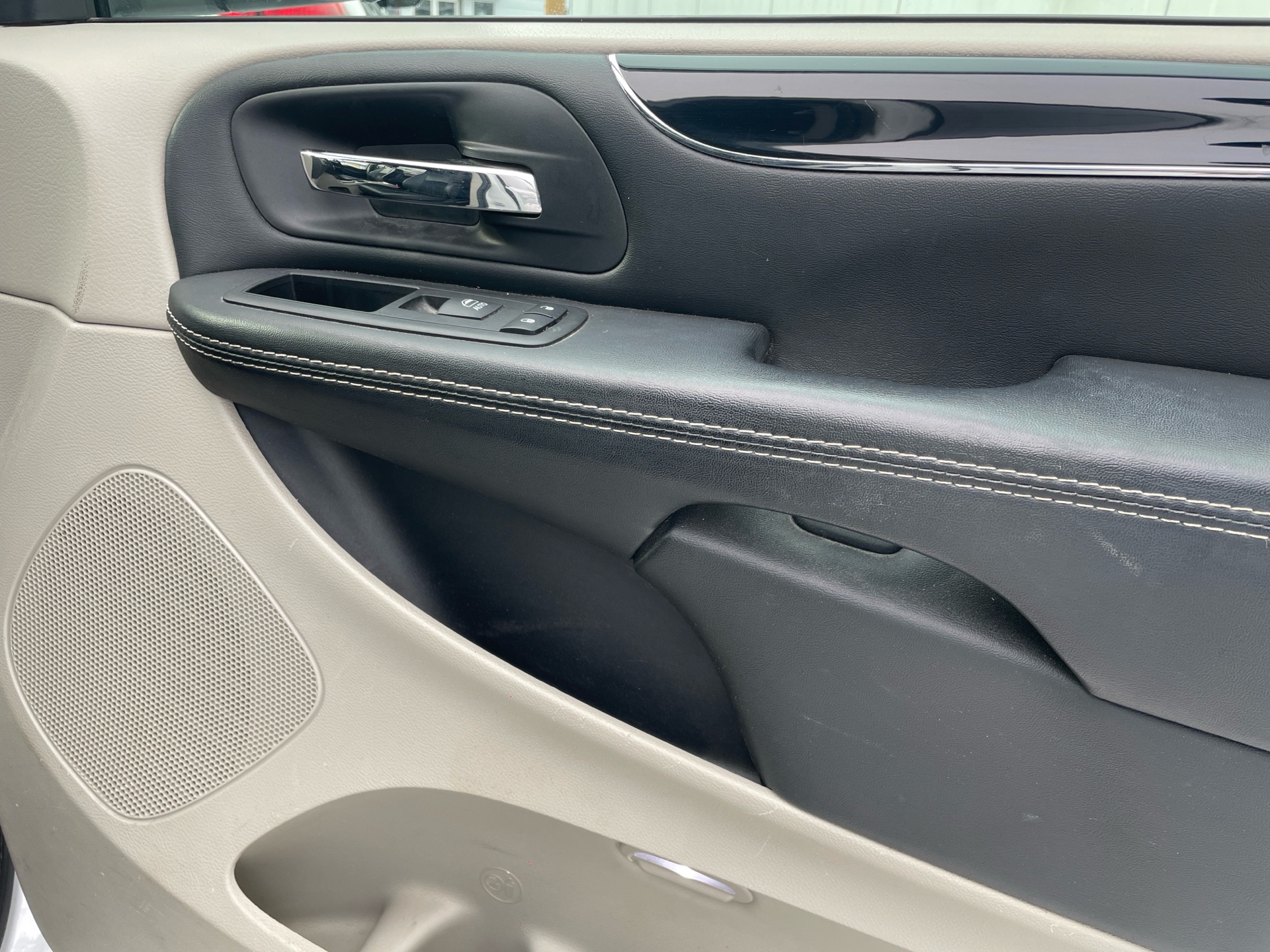 /canadacars/2017-Dodge-GrandCaravan-7419960462003761.jpg