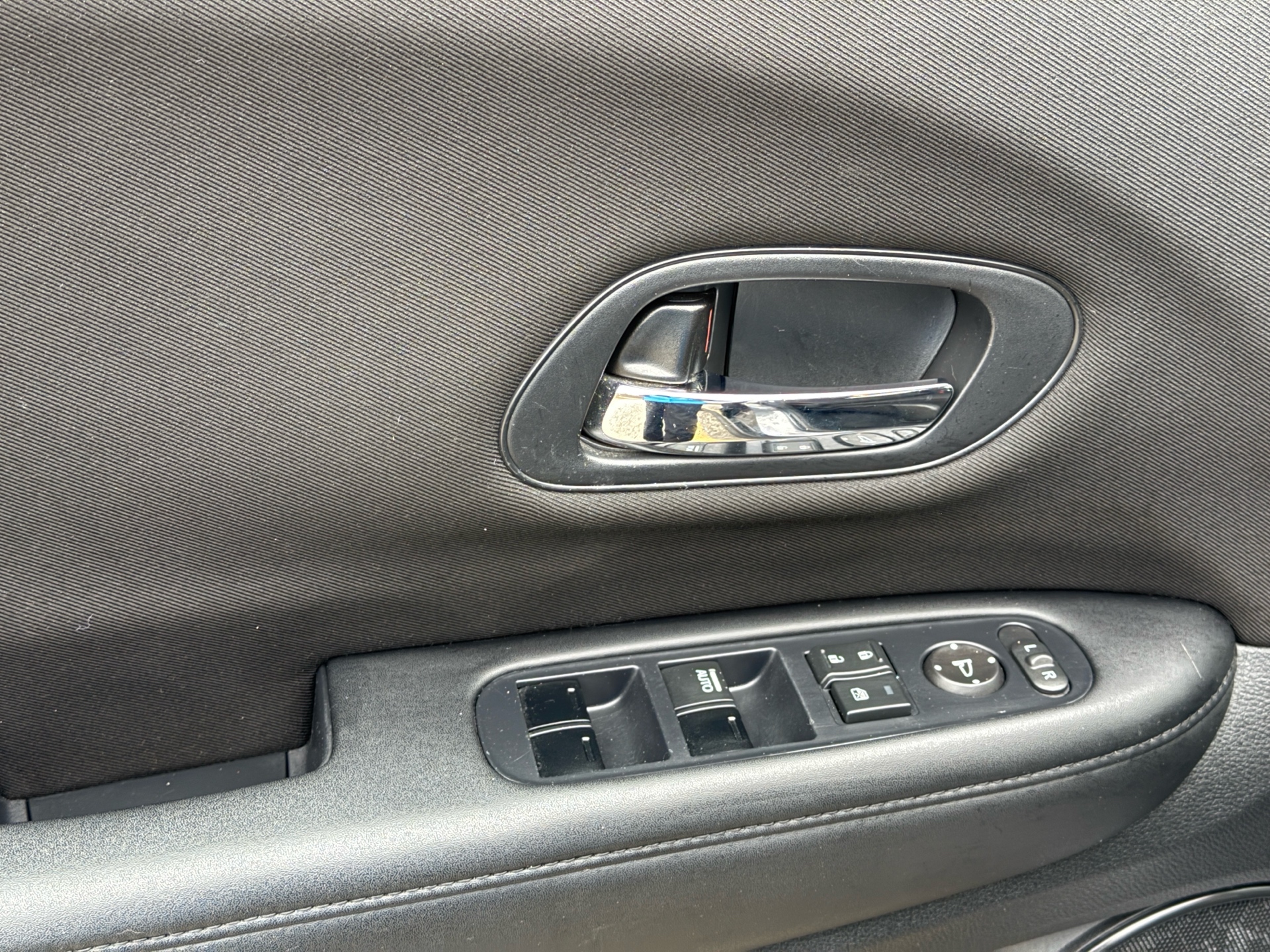 /canadacars/2017-Honda-HR-V-39159763518862567.jpg
