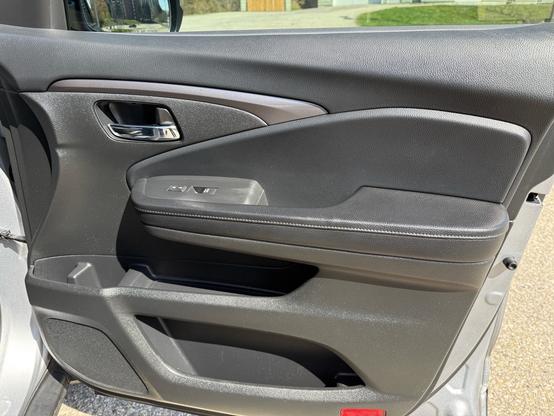 /canadacars/2017-Honda-Pilot-46938505548708287.jpg