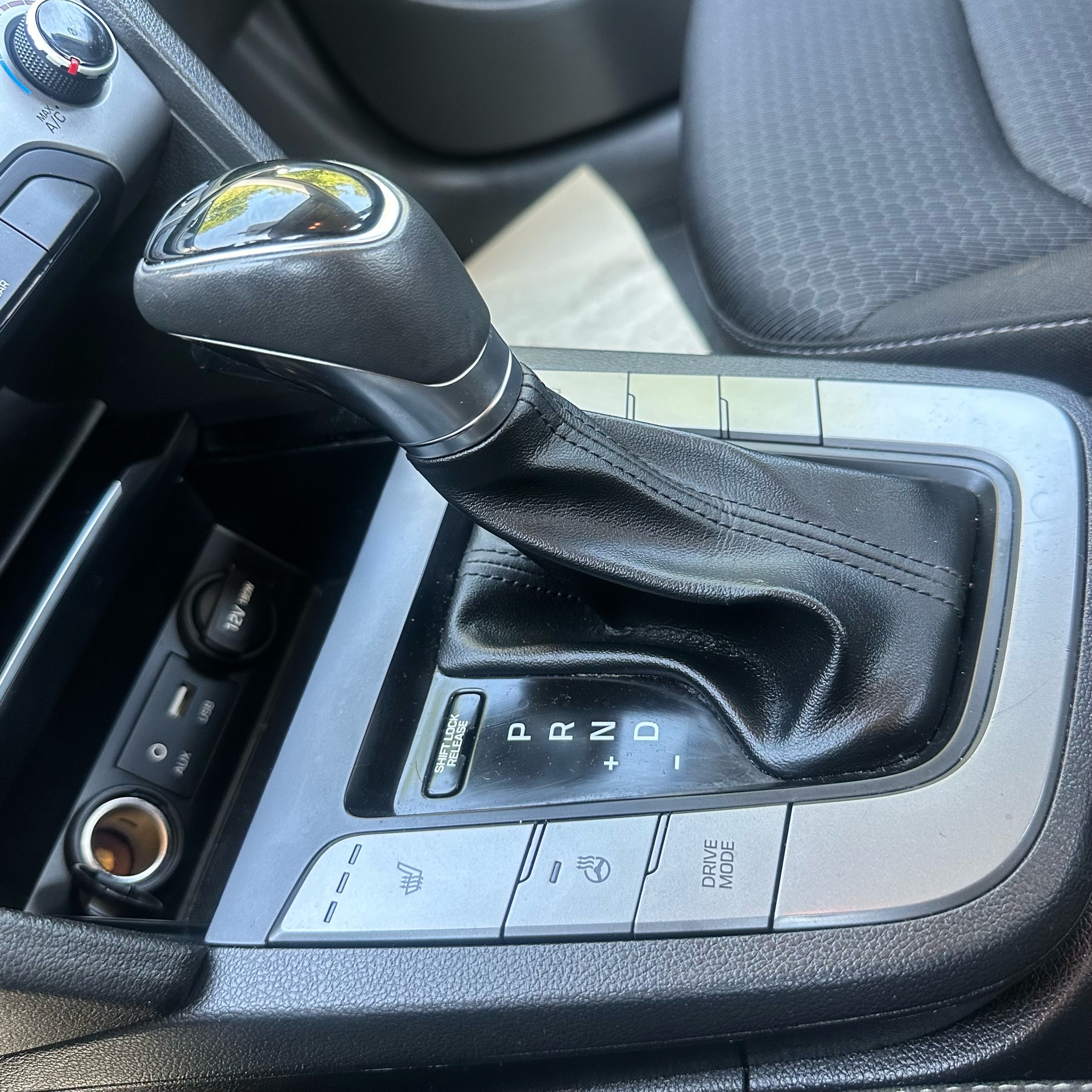 /canadacars/2017-Hyundai-Elantra-9333062801627019.jpg