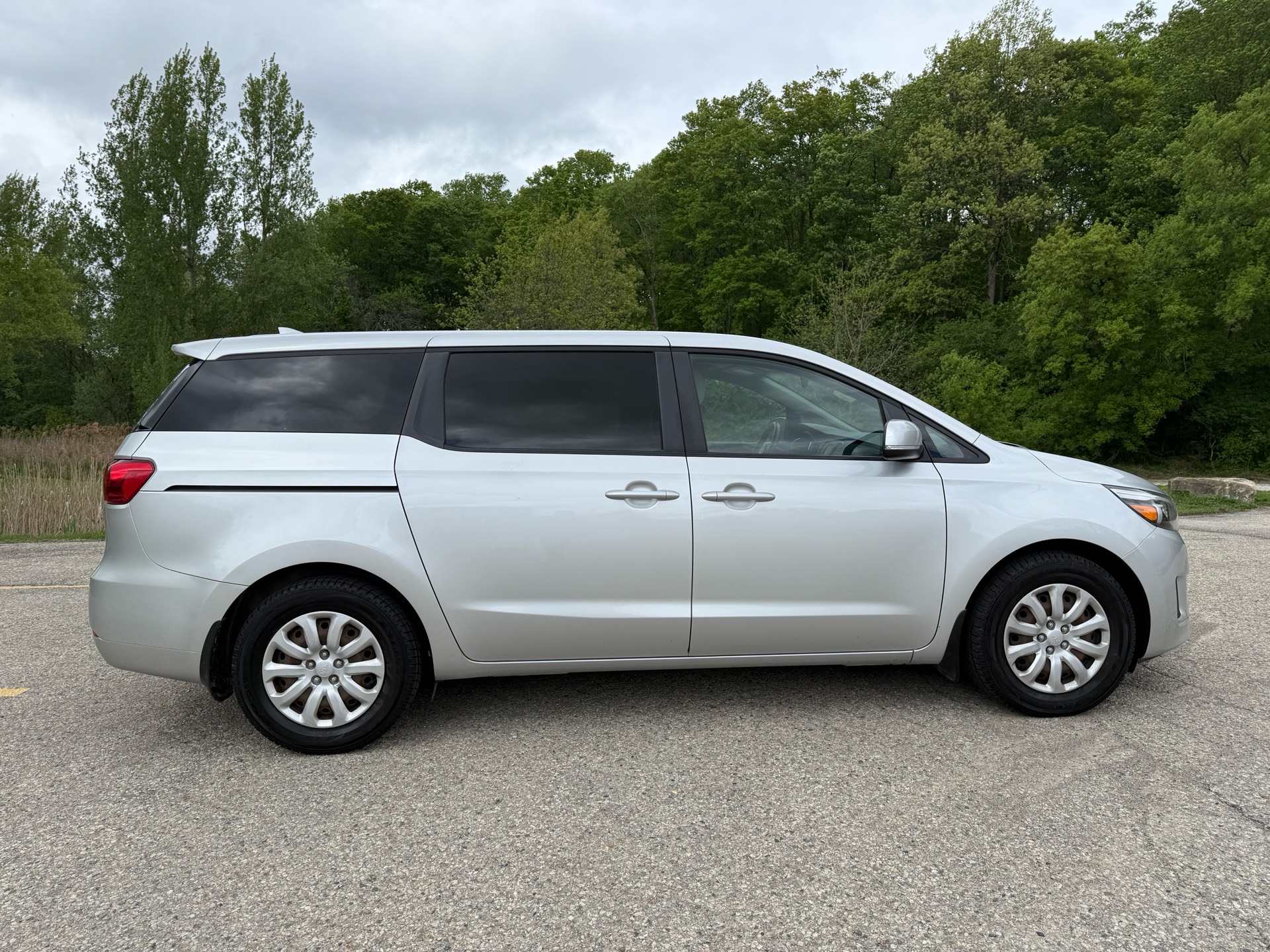 /canadacars/2017-Kia-Sedona-19598180199383597.jpg