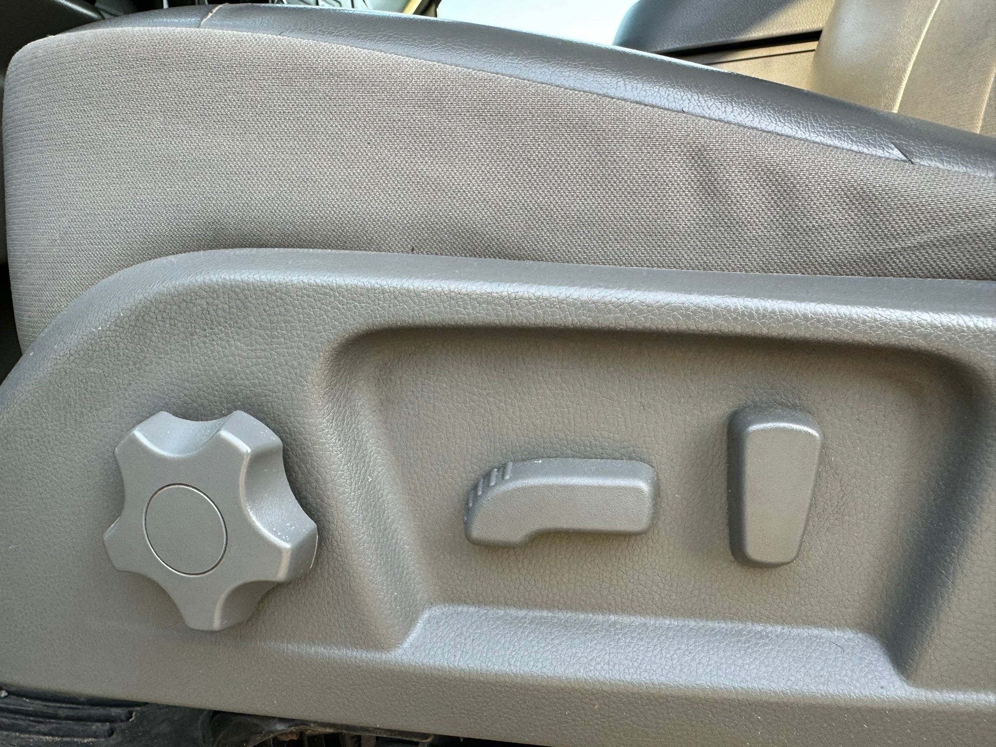 /canadacars/2017-Nissan-NVCargo-6697148852064154.jpg