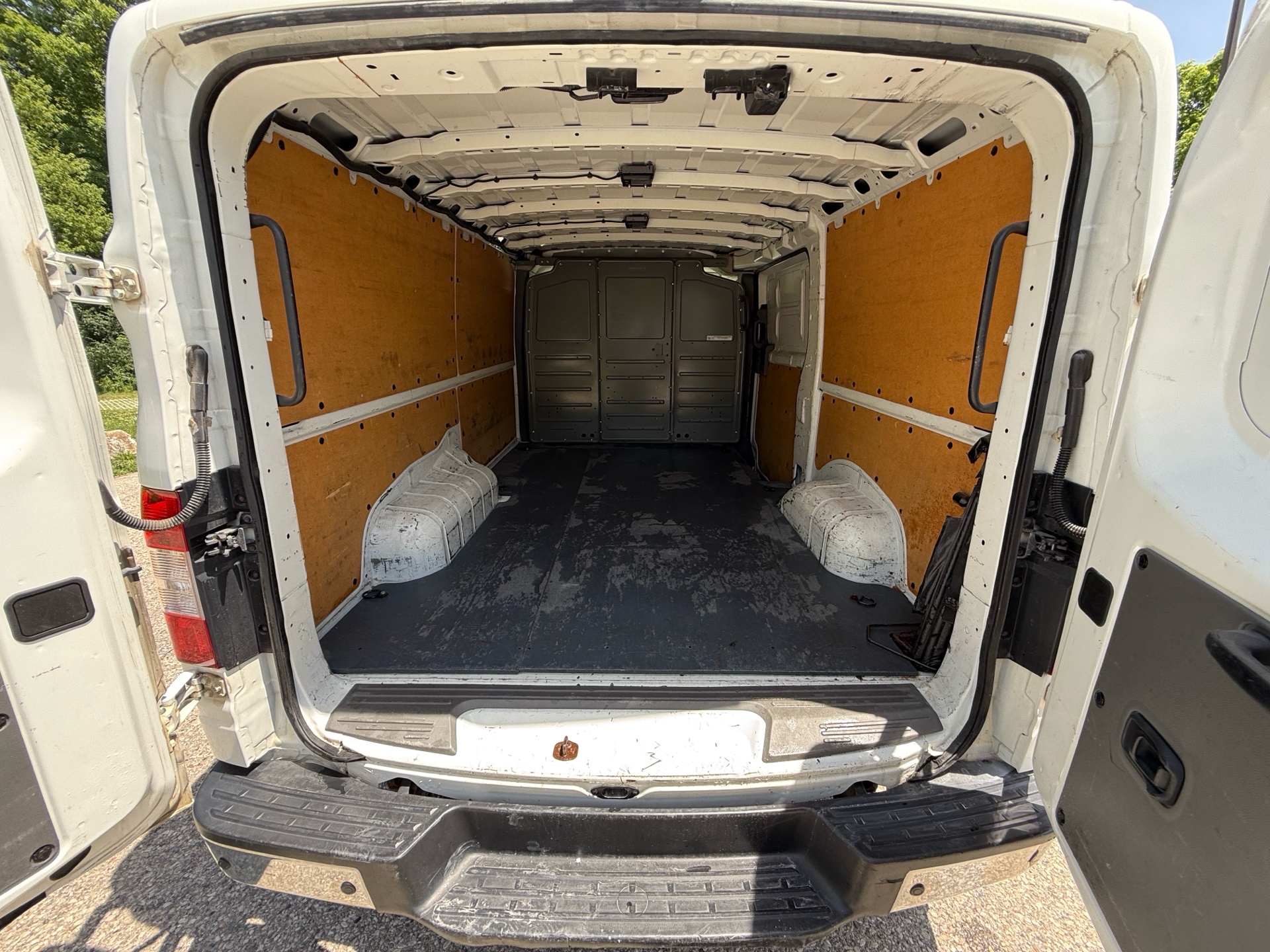 /canadacars/2017-Nissan-NVCargo-7161561198268716.jpg