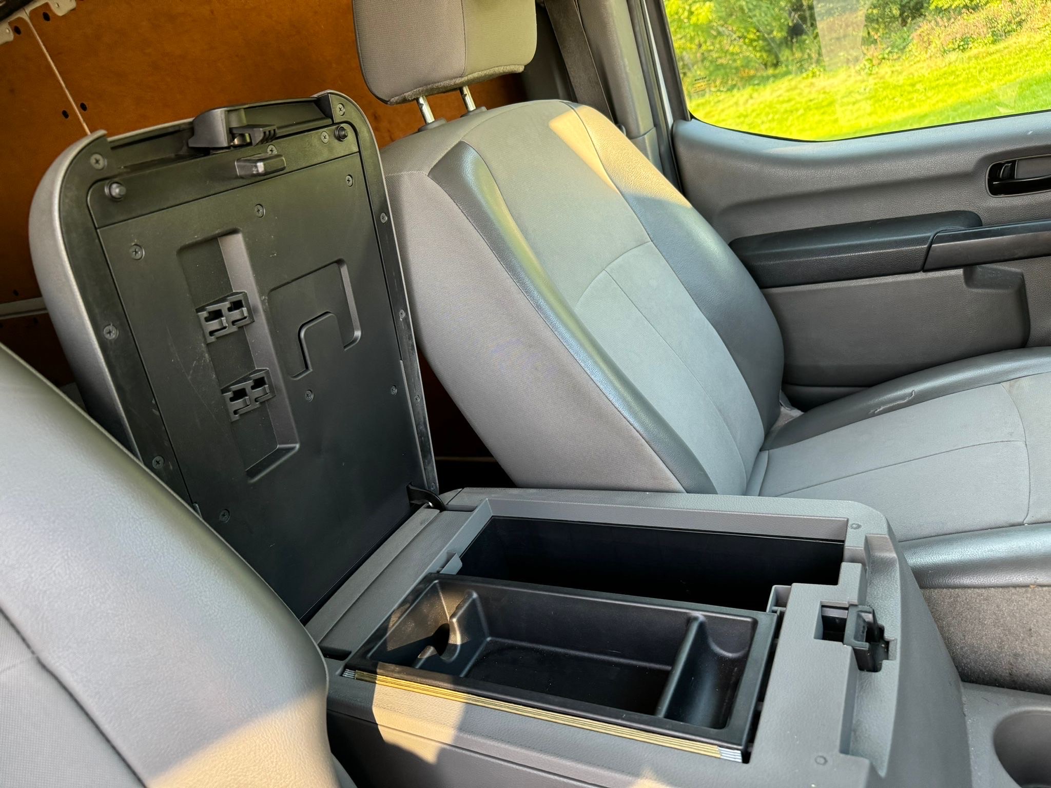 /canadacars/2017-Nissan-NVCargo-9472131517528597.jpg