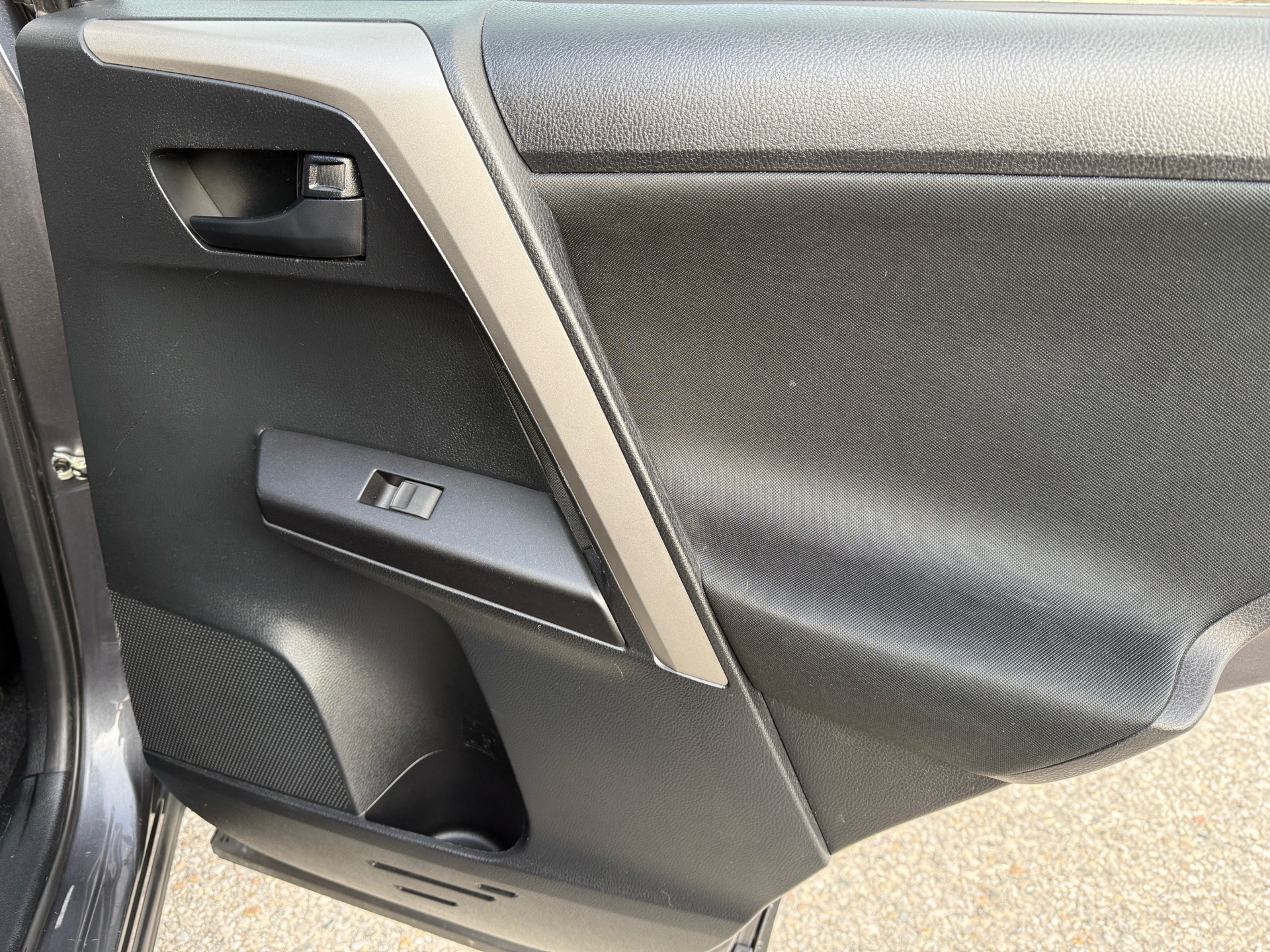 /canadacars/2017-Toyota-RAV4-3235592320967531.jpg