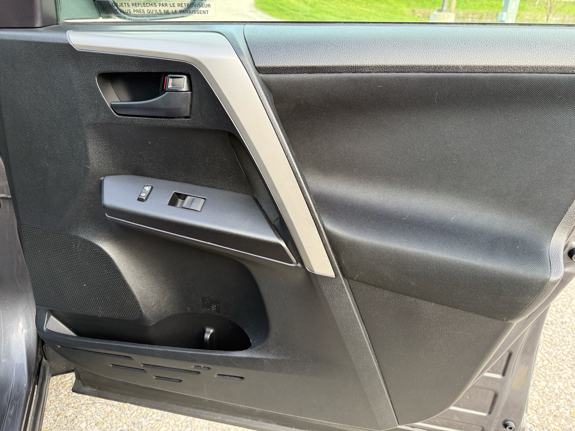 /canadacars/2017-Toyota-RAV4-34686840147847997.jpg
