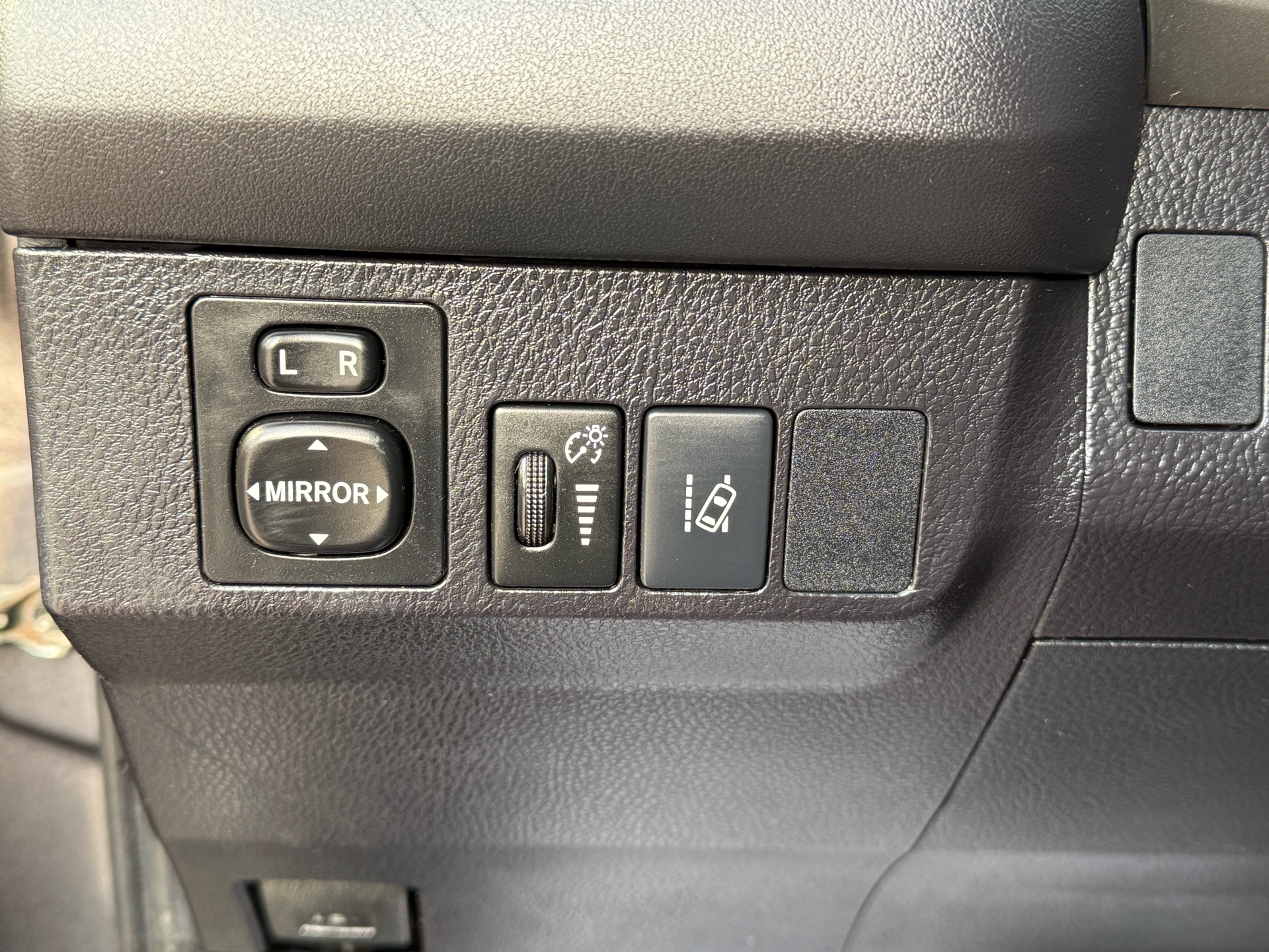 /canadacars/2017-Toyota-RAV4-5865905103462605.jpg