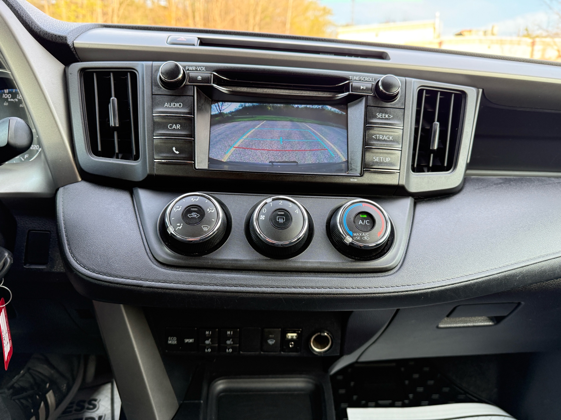 /canadacars/2017-Toyota-RAV4-5940660190485929.jpg
