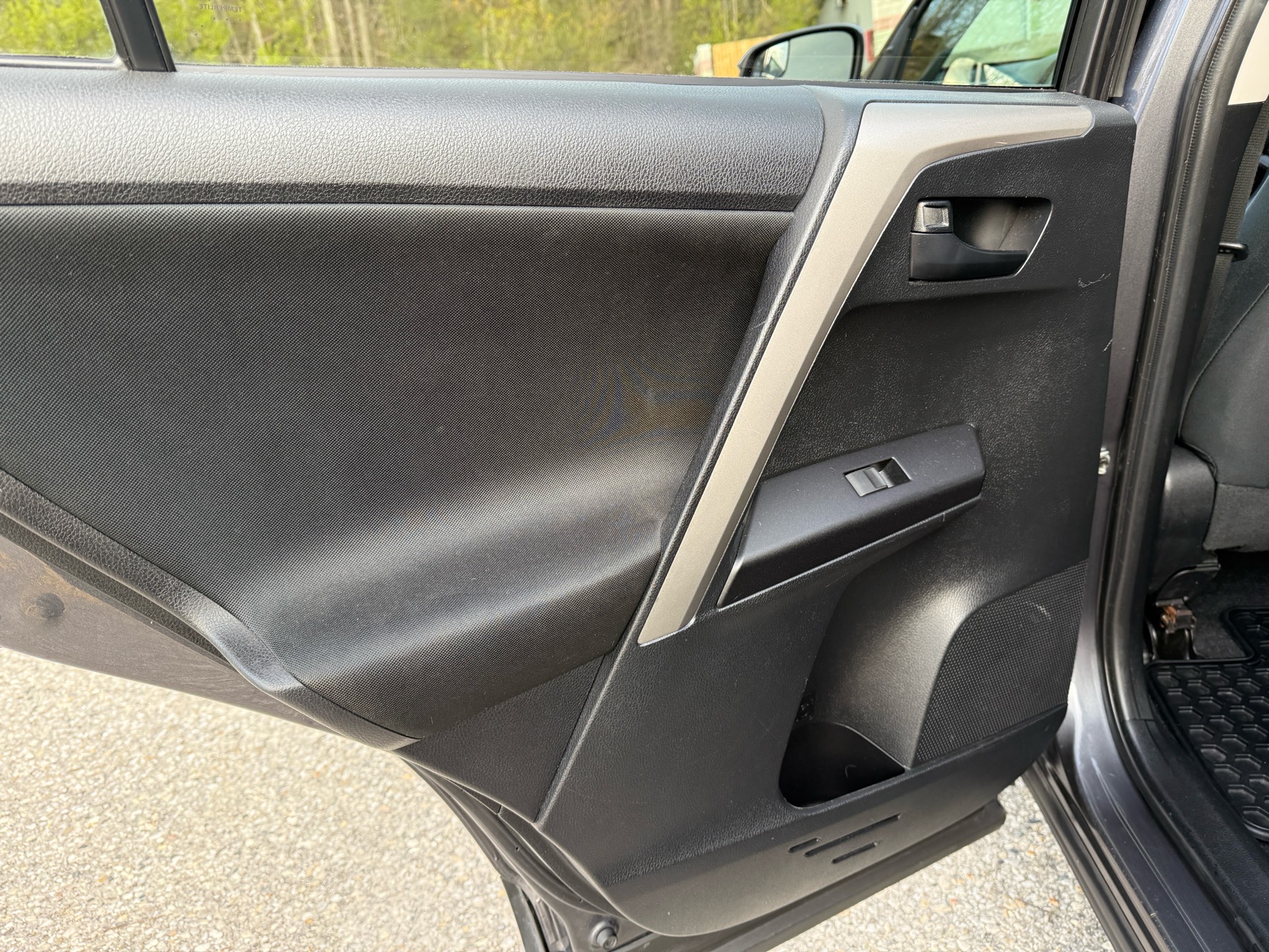 /canadacars/2017-Toyota-RAV4-9430494421787161.jpg
