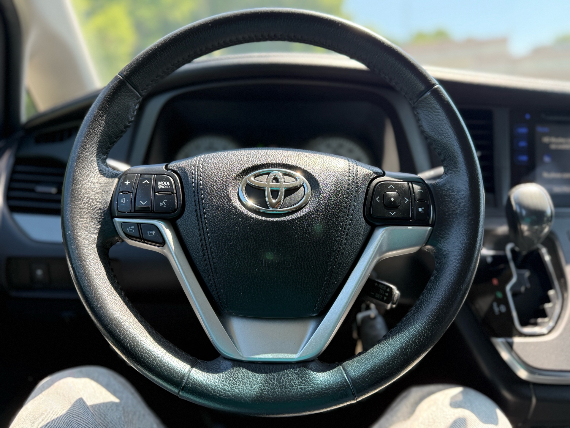 /canadacars/2017-Toyota-Sienna-38412415634680097.jpg