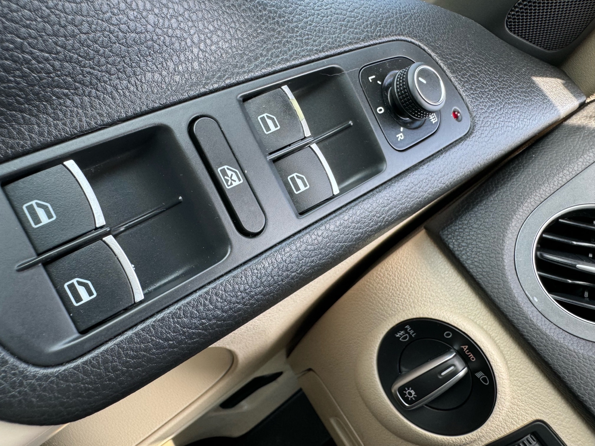 /canadacars/2017-Volkswagen-Tiguan-022988568127214615.jpg