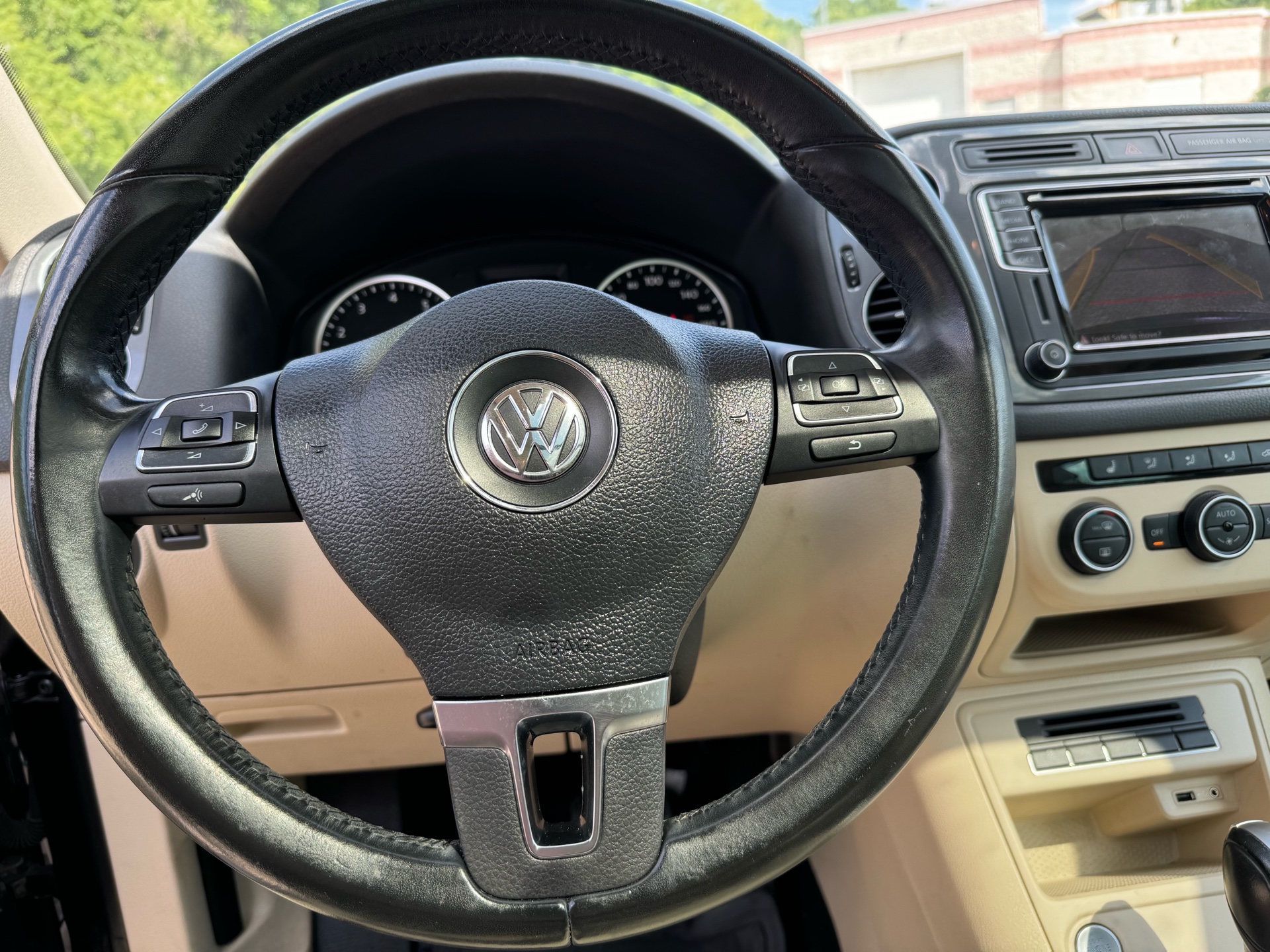 /canadacars/2017-Volkswagen-Tiguan-03764082135455915.jpg