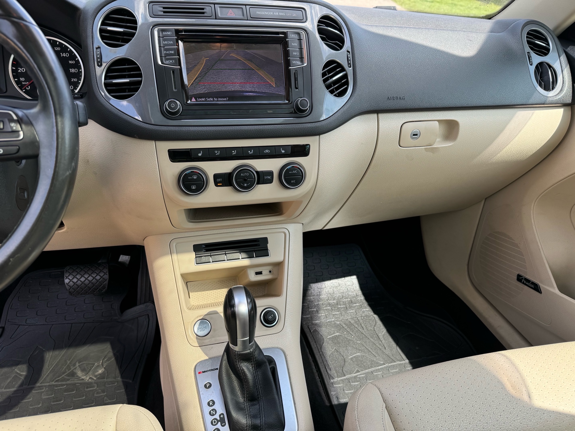 /canadacars/2017-Volkswagen-Tiguan-09523420595655341.jpg