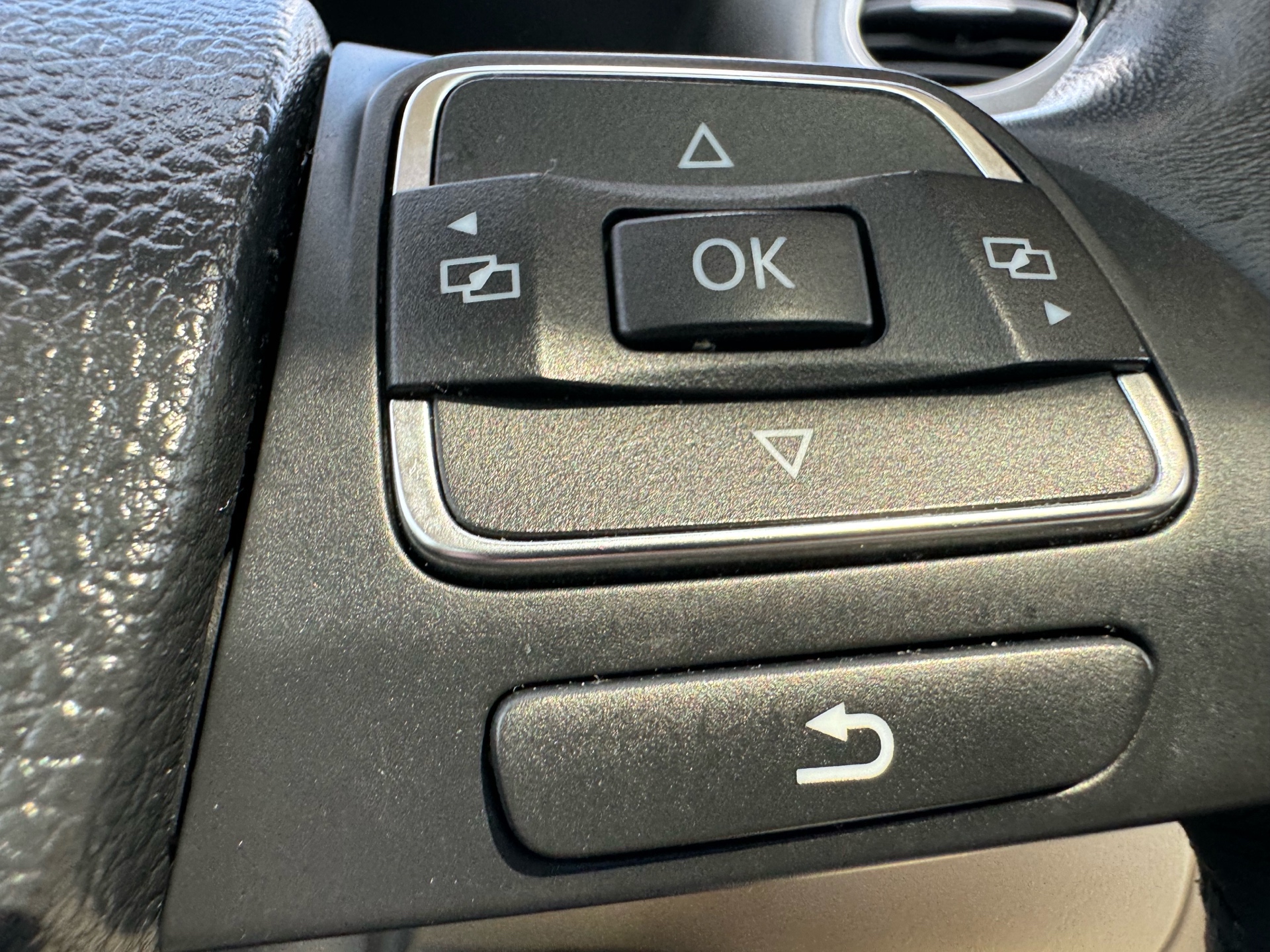 /canadacars/2017-Volkswagen-Tiguan-8267298958988853.jpg
