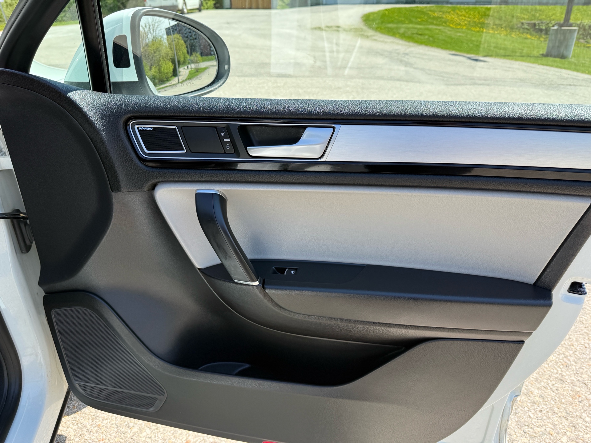 /canadacars/2017-Volkswagen-Touareg-48237206053008097.jpg