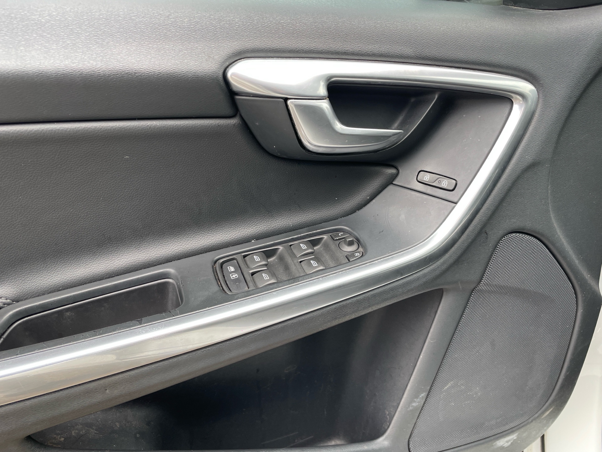 /canadacars/2017-Volvo-S60-19025423578700762.jpg