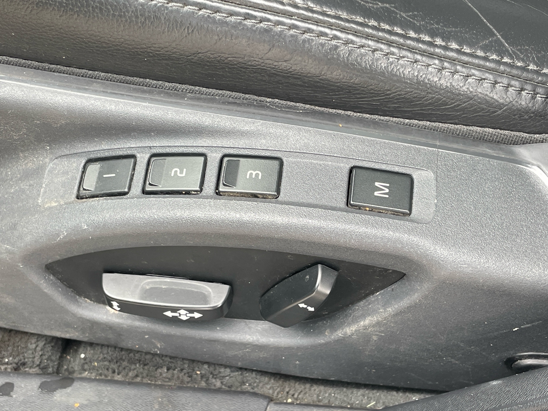 /canadacars/2017-Volvo-S60-44083378477021307.jpg