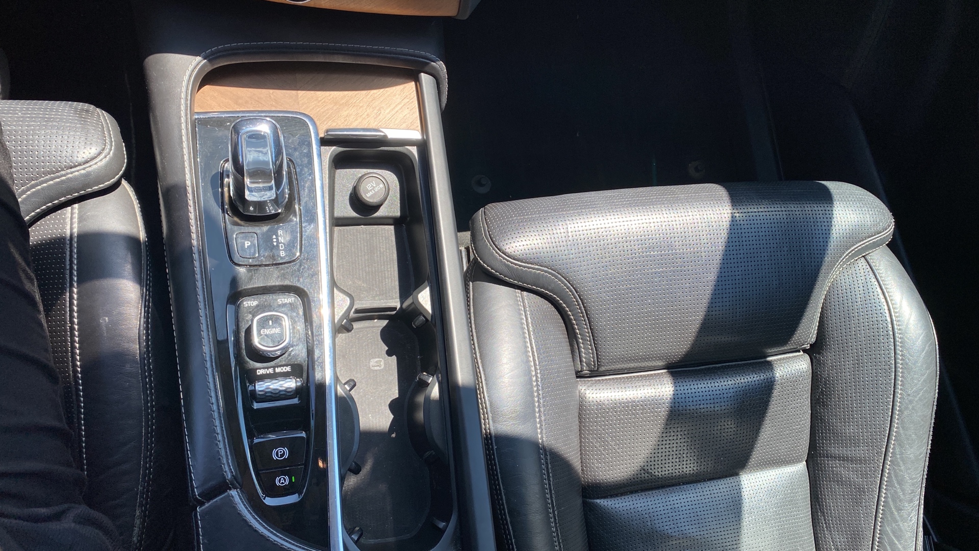 /canadacars/2017-Volvo-XC90Hybrid-056857457929661015.jpg