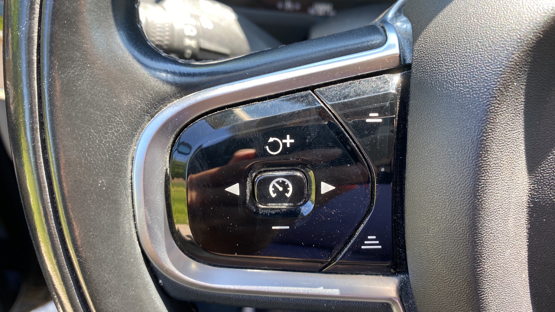 /canadacars/2017-Volvo-XC90Hybrid-1889957618008442.jpg
