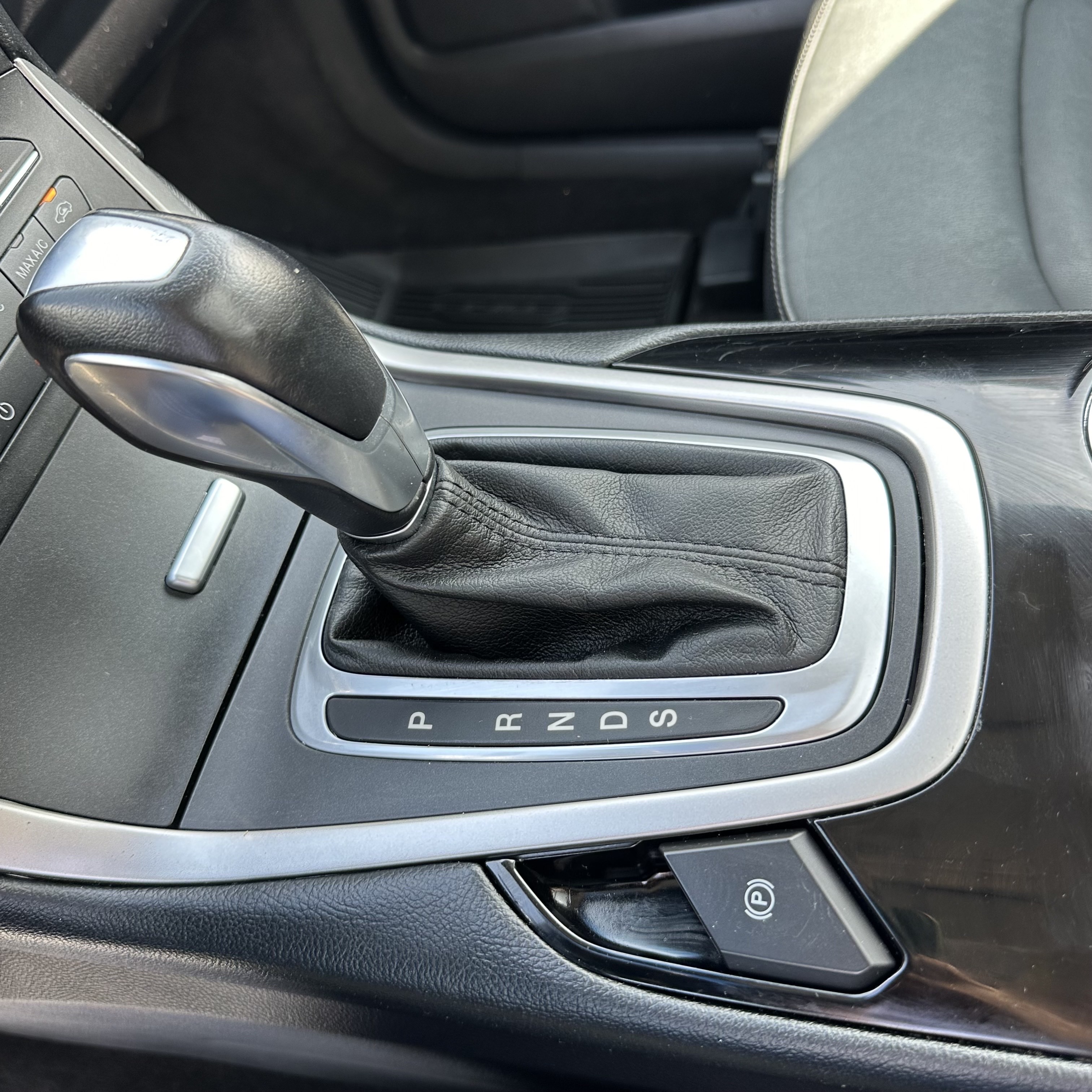 /canadacars/2018-Ford-Edge-14300080735354181.jpg