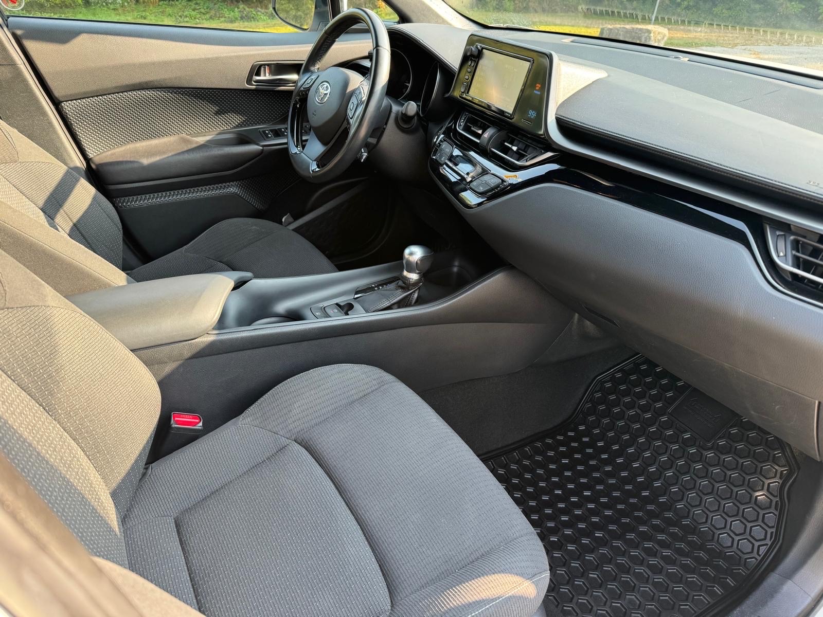 /canadacars/2018-Toyota-C-HR-15075617766105087.jpg