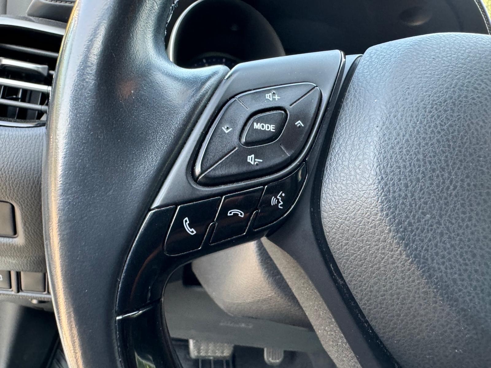 /canadacars/2018-Toyota-C-HR-9743473603364772.jpg