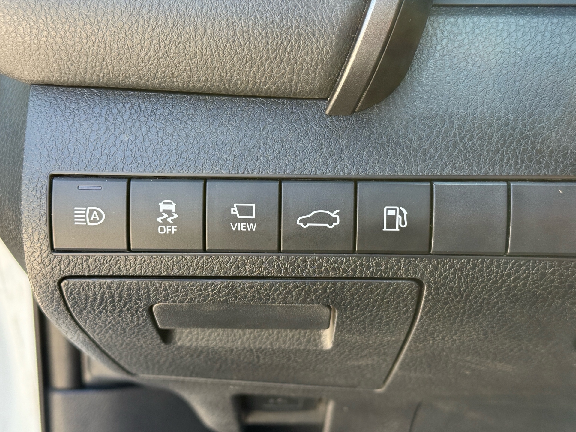 /canadacars/2018-Toyota-CamryHybrid-5628402808219752.jpg