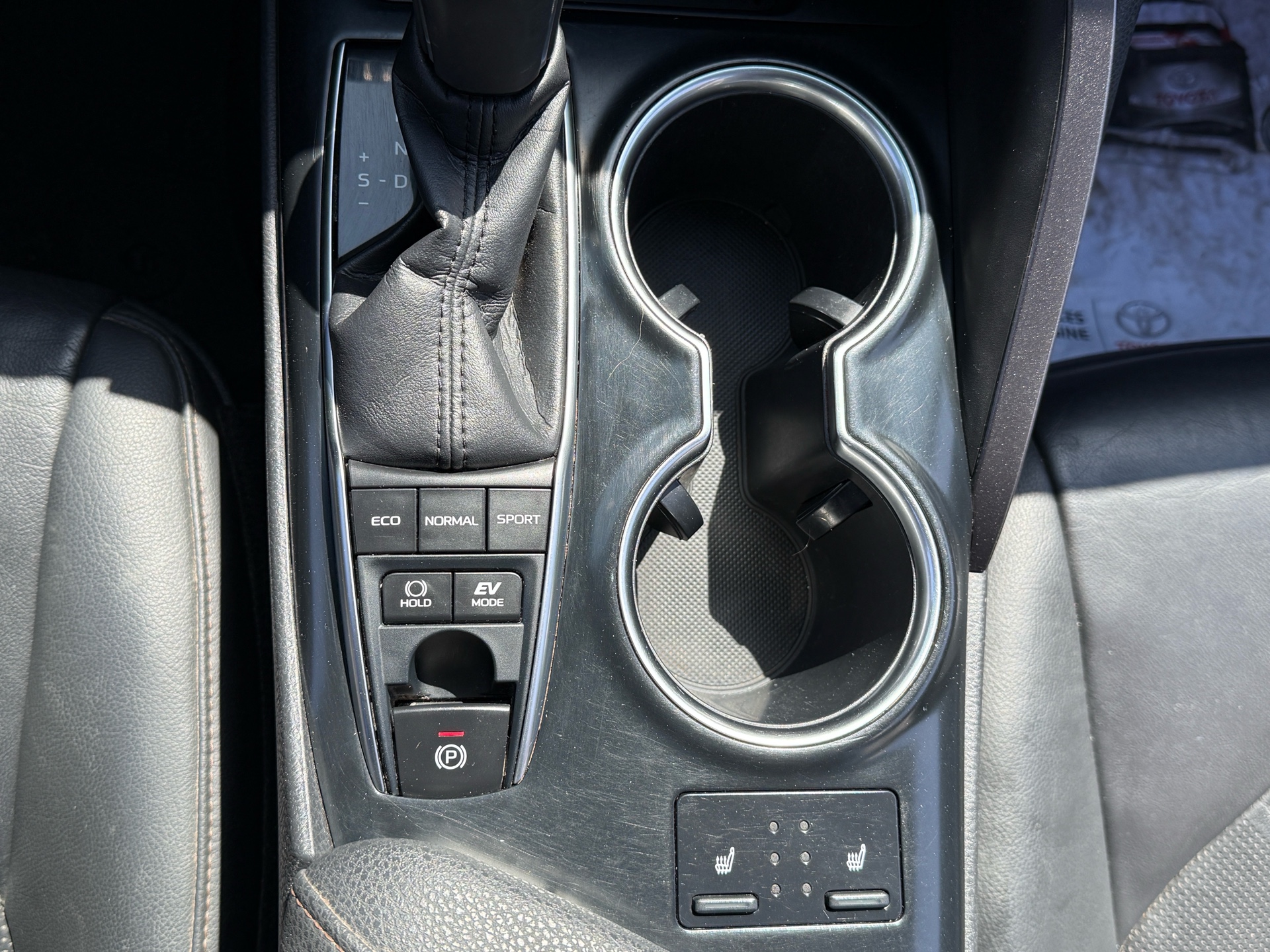/canadacars/2018-Toyota-CamryHybrid-88921913194224.jpg