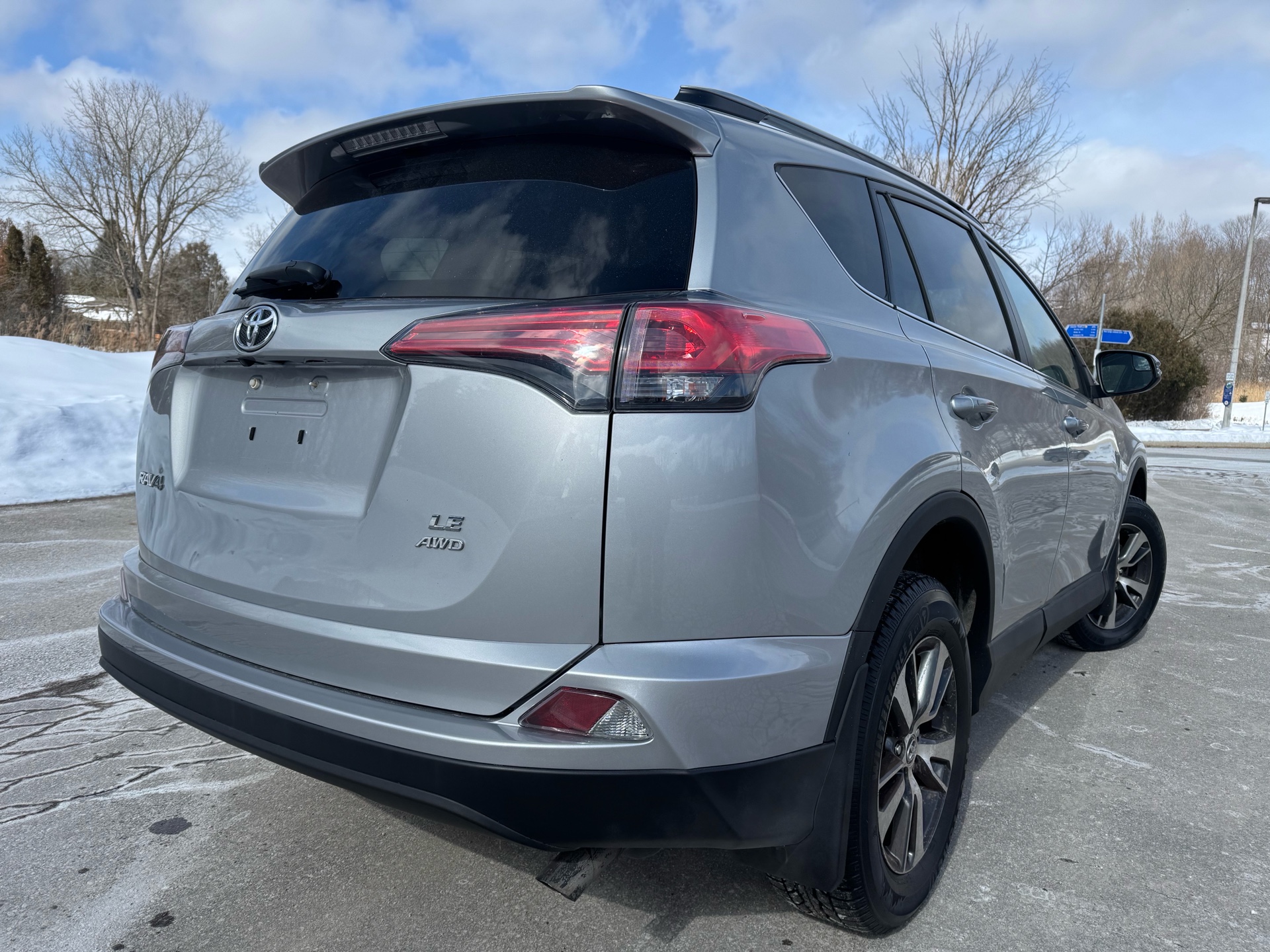 /canadacars/2018-Toyota-RAV4-08131942603130282.jpg